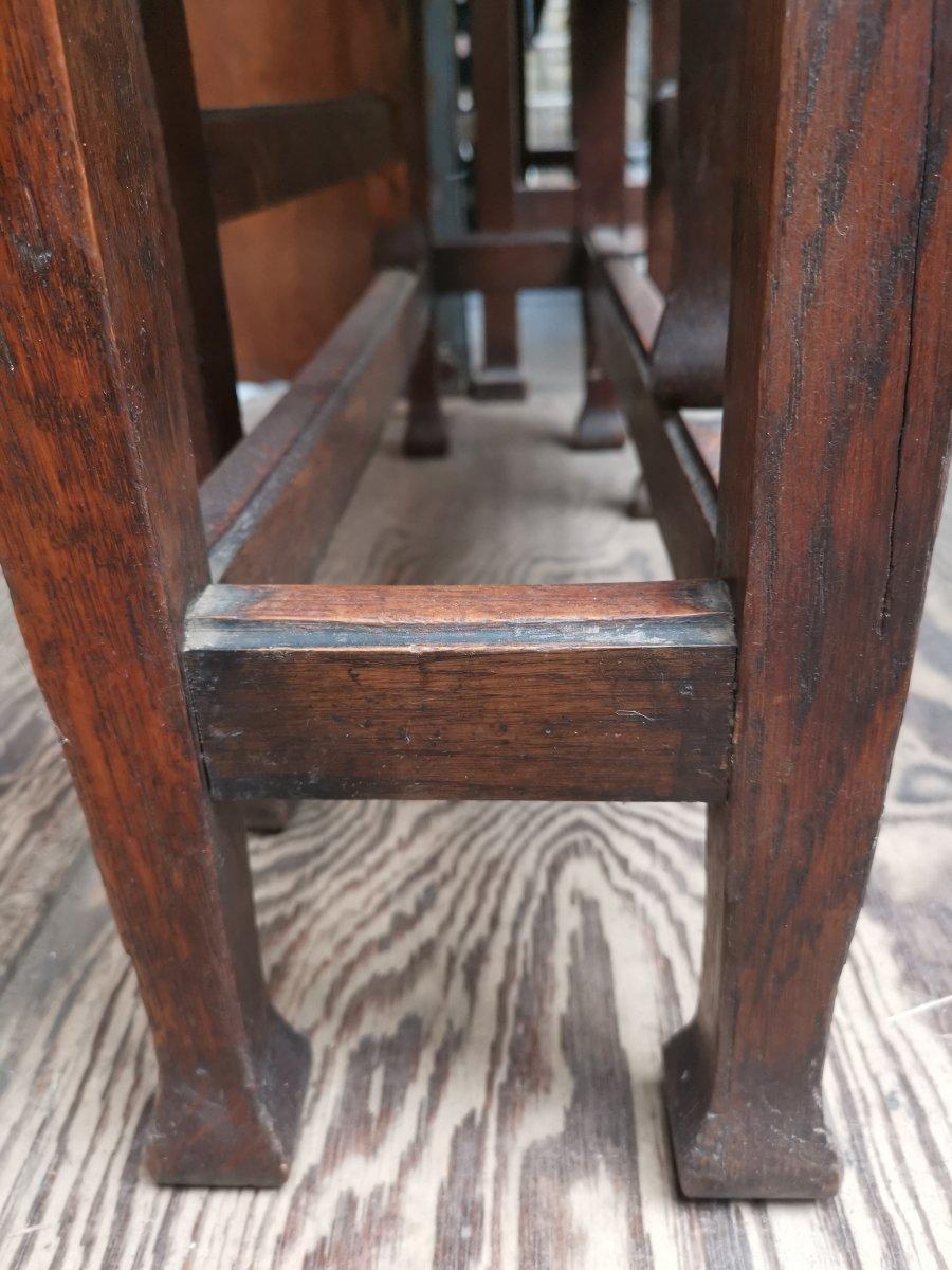 20th Century Arts & Crafts Oak Drop Leaf Pembroke Dining Table with Wild Grain to the Top For Sale
