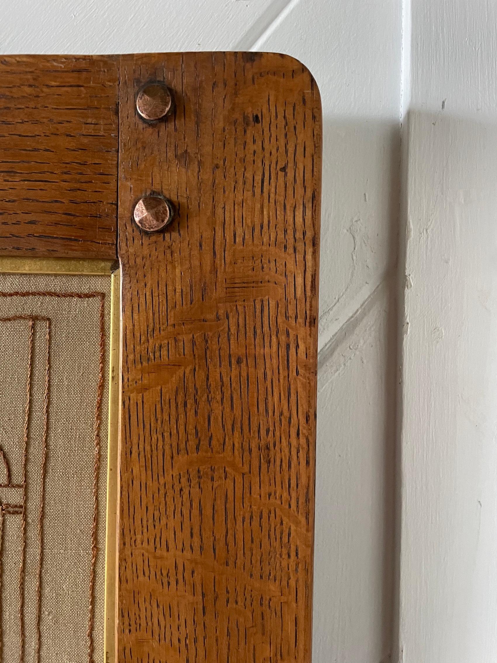 Arts & Crafts Oak Gerahmte Stickerei (Arts and Crafts) im Angebot