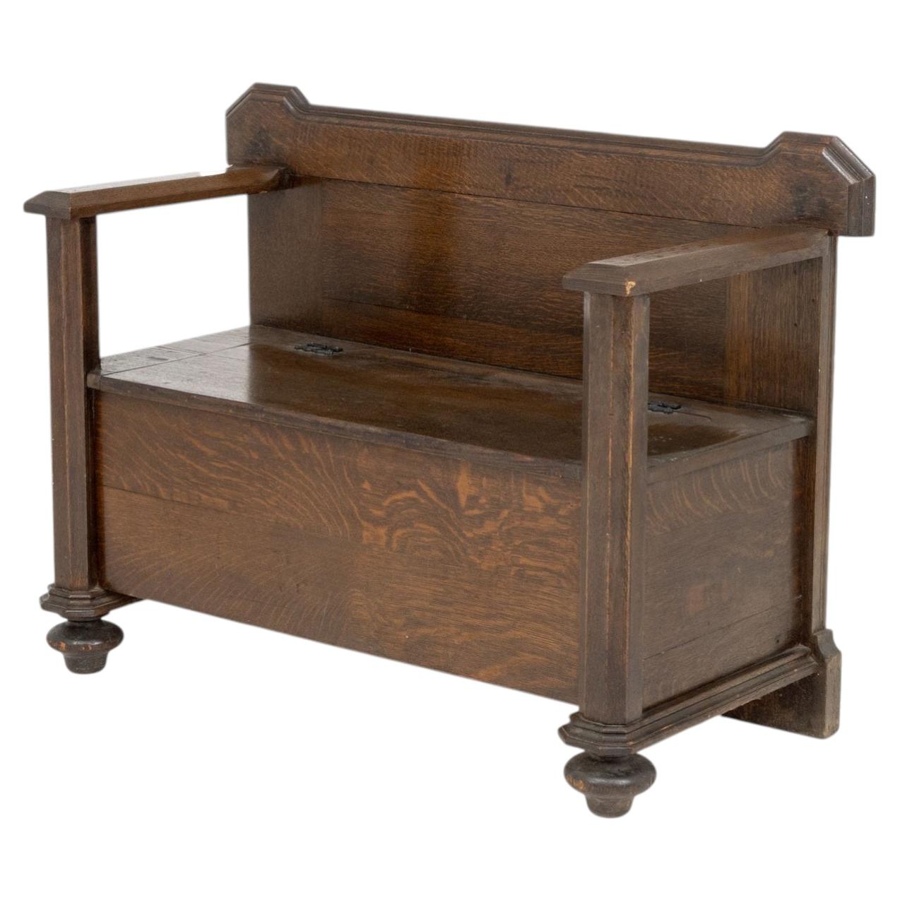 Arts and Crafts Oak Hall Bench with Storage, Early 20th Century For Sale