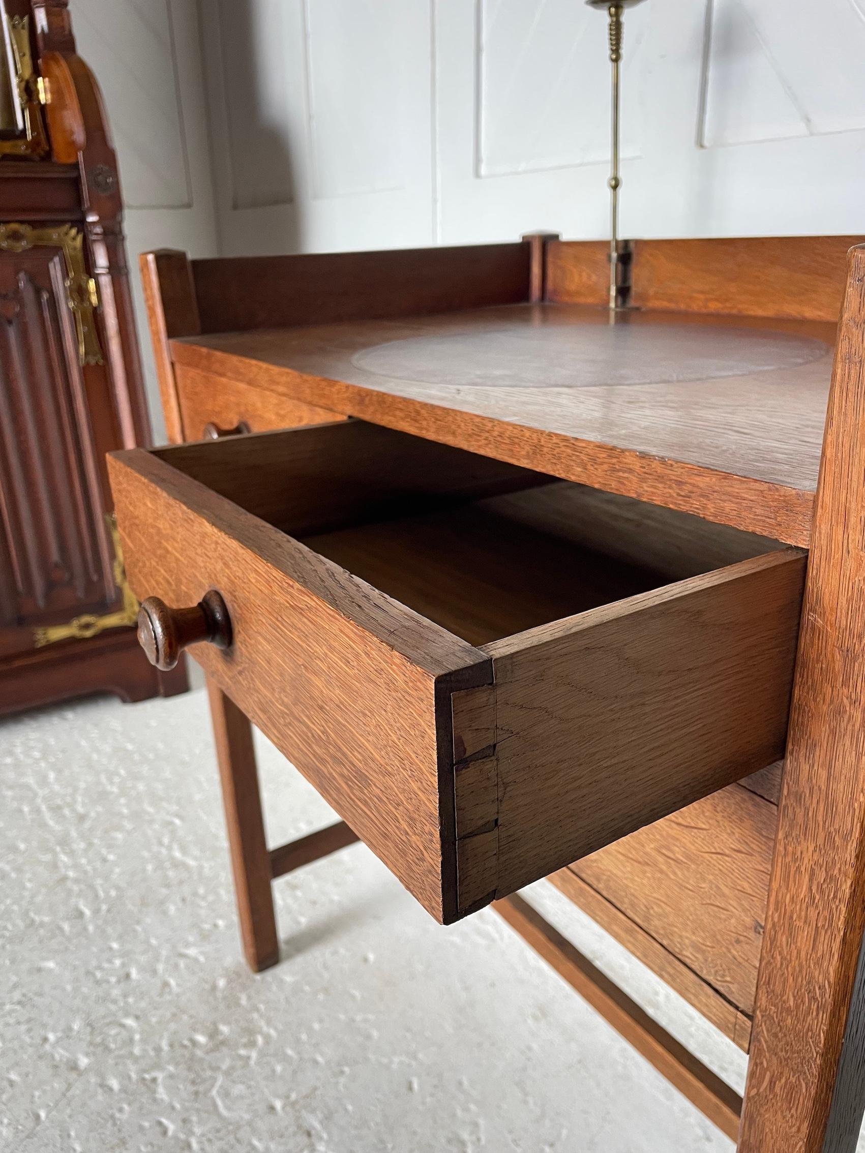 Arts & Crafts Oak Hall Table By Ambrose Heal Artes y manualidades en venta