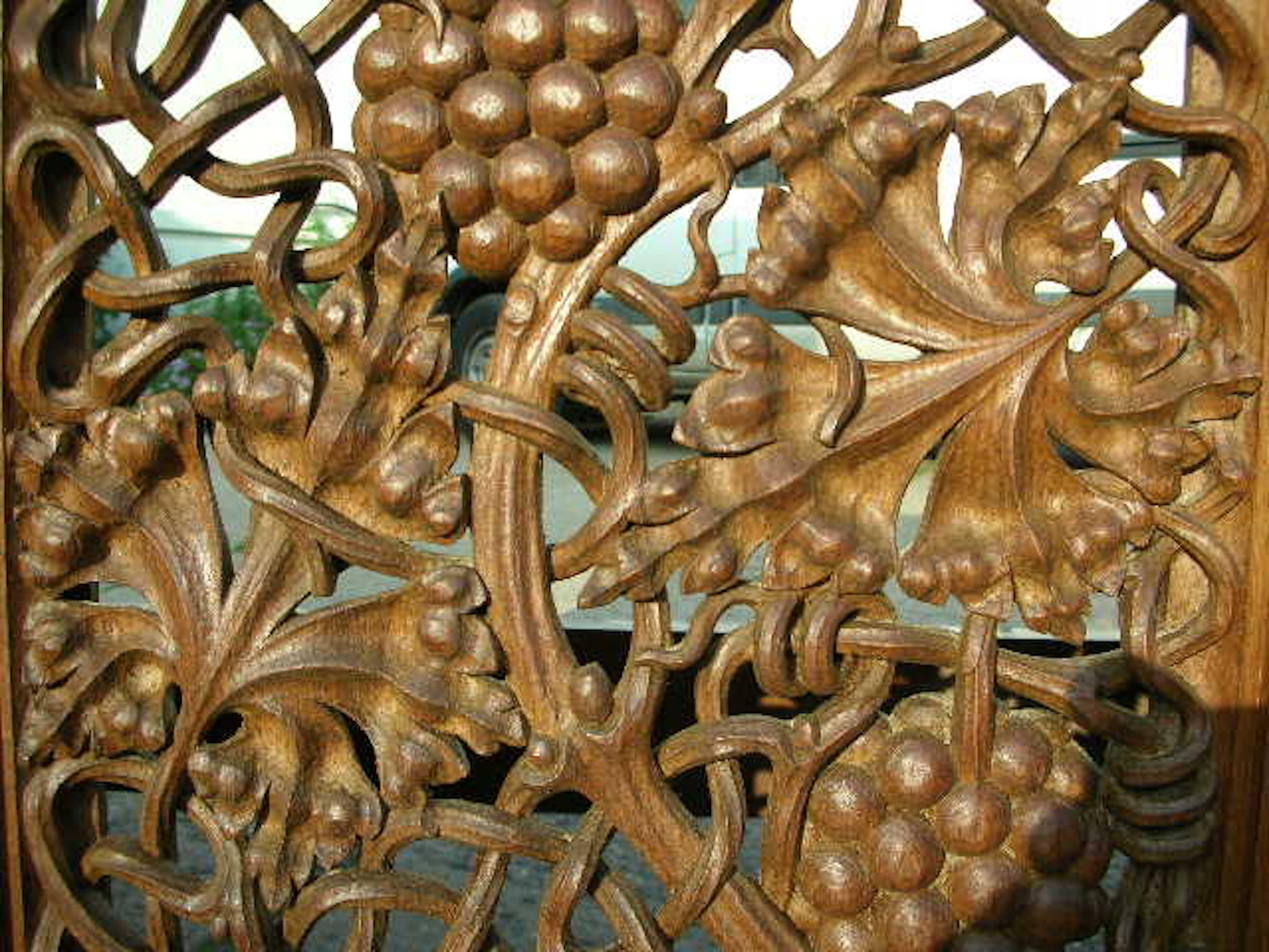 Arts & Crafts Oak Server Alta Table with a Finely Carved Centre Panel of Vines In Good Condition For Sale In London, GB