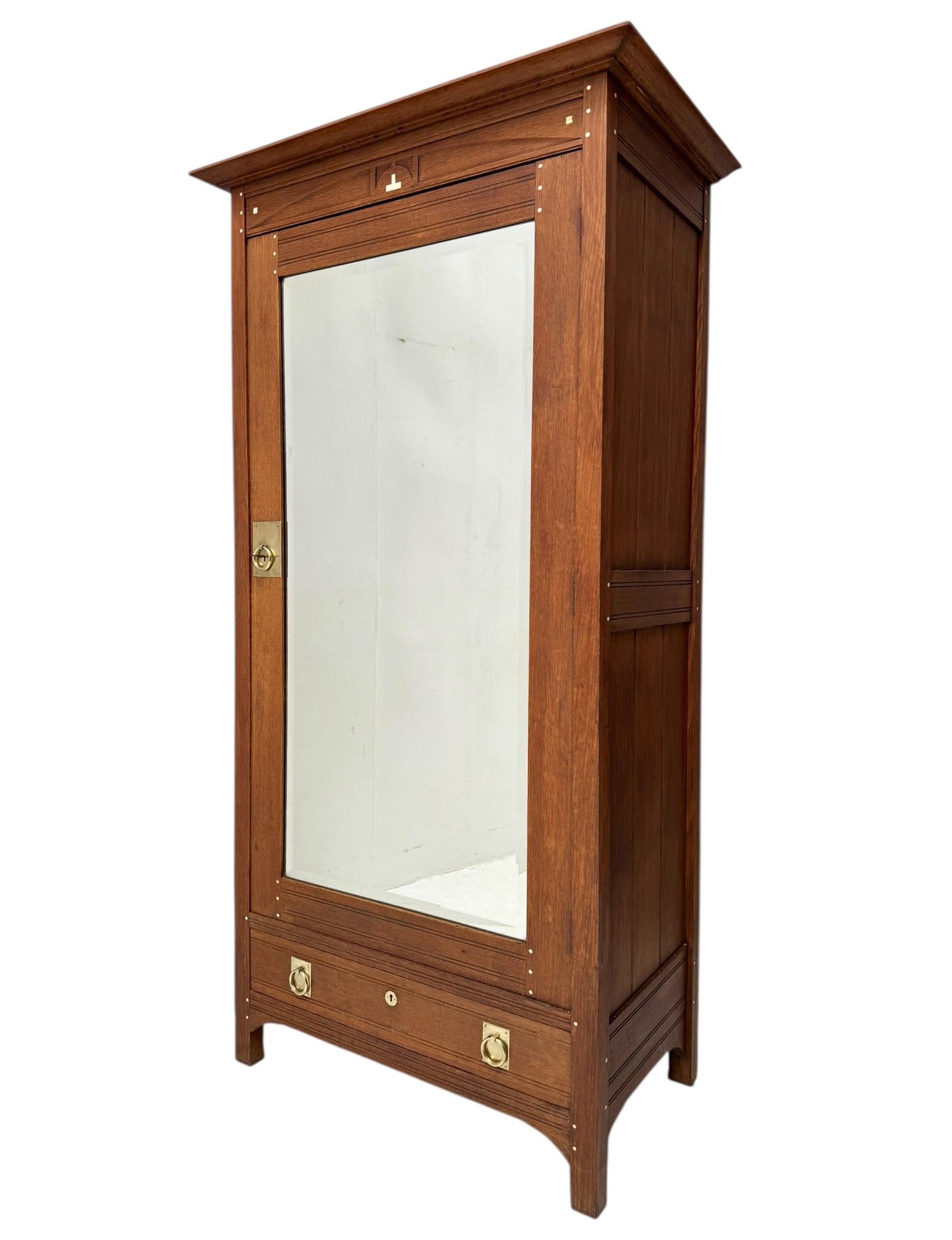Arts & Crafts One-Door Armoire or Wardrobe Onder den Sint Maarten Style, 1900s In Good Condition For Sale In Amsterdam, NL