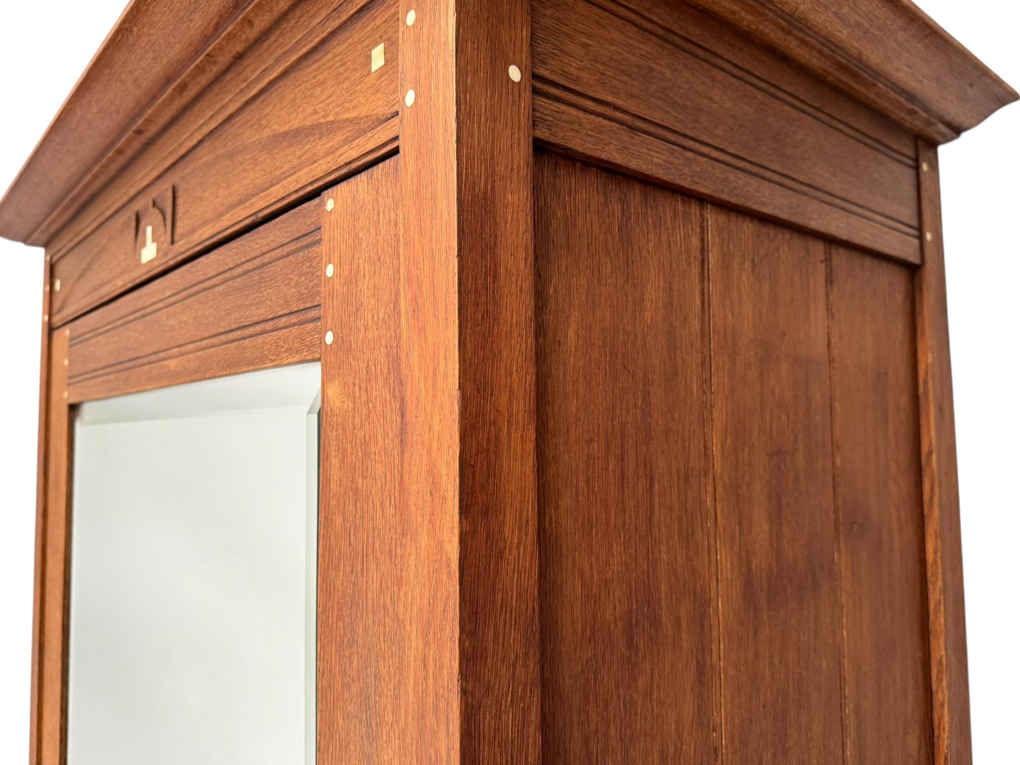 Arts and Crafts Eintüriger Schrank oder Kleiderschrank Onder den Sint Maarten-Stil, 1900er Jahre im Angebot 2