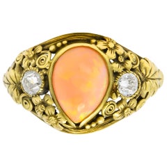Arts & Crafts Opal Diamond 18 Karat Gold Floral Band Ring, circa 1900