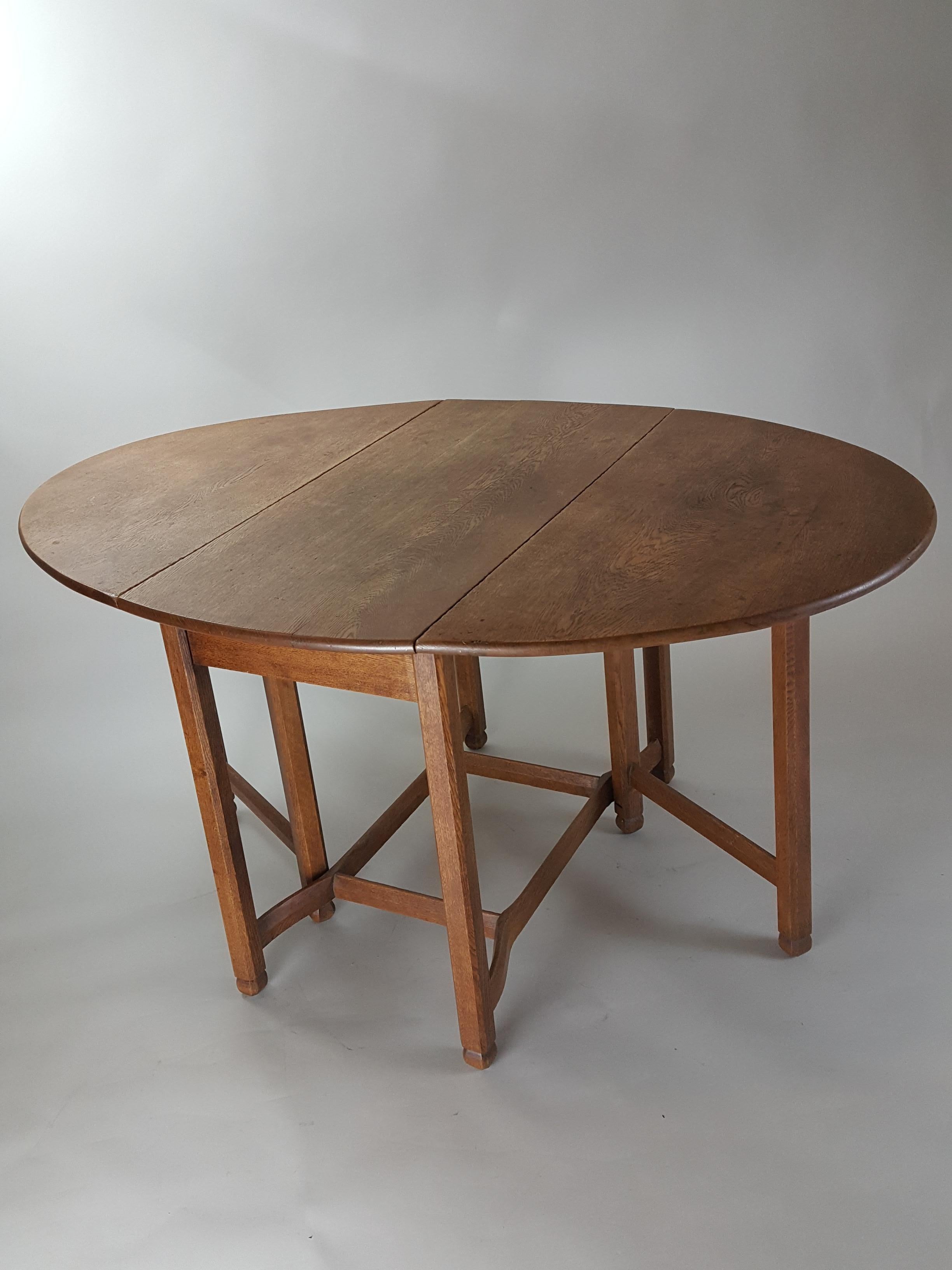 Arts & Crafts ovaler Eichenholztisch mit Torbeinen von Architekt Charles Spooner (Britisch) im Angebot