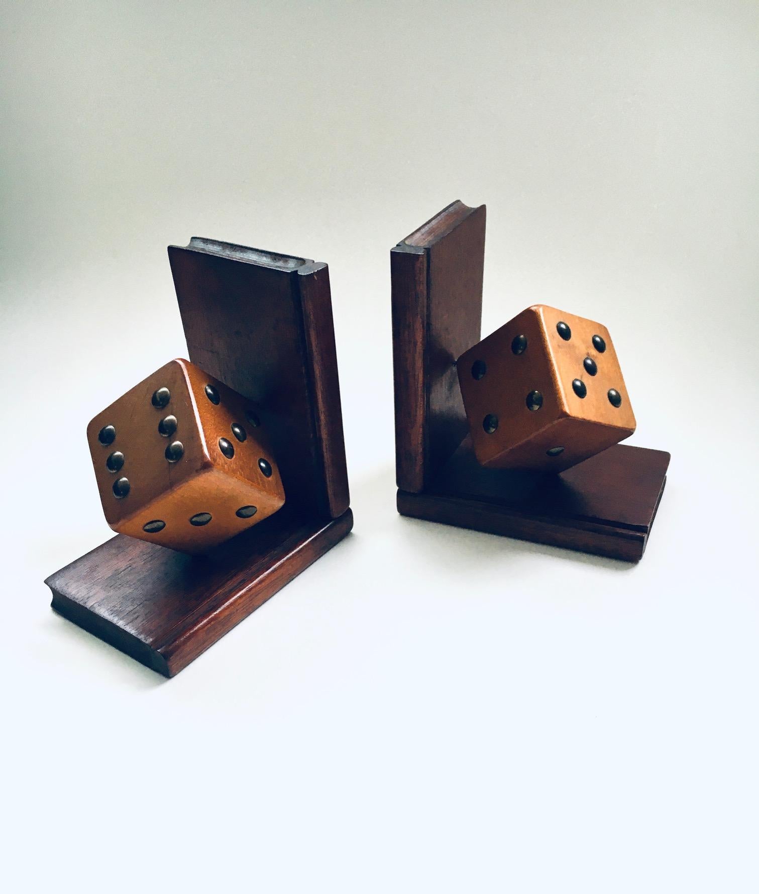 Arts & Crafts pair of wooden Dice Bookends, Belgium 1920's In Good Condition For Sale In Oud-Turnhout, VAN