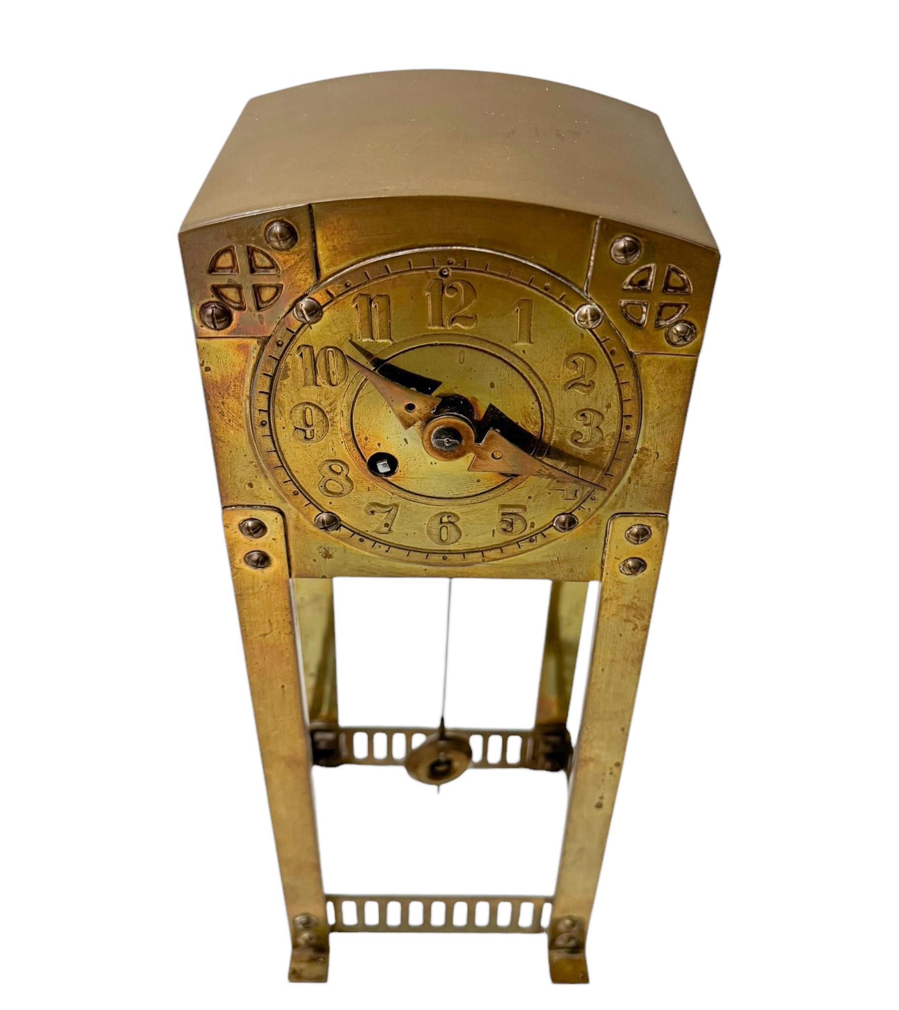 Reloj de chimenea de latón patinado Arts & Crafts de Sneltjes Haarlem, 1905 en Bueno estado para la venta en Amsterdam, NL
