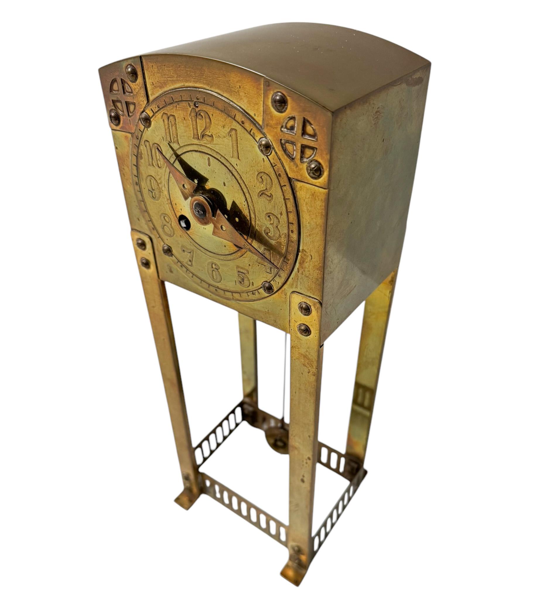 Reloj de chimenea de latón patinado Arts & Crafts de Sneltjes Haarlem, 1905 principios del siglo XX en venta