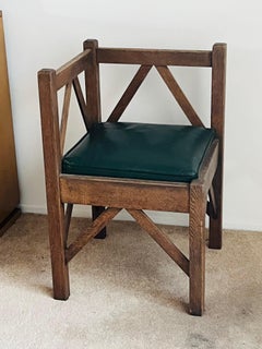 Arts & Crafts Patinated Oak Corner Chair