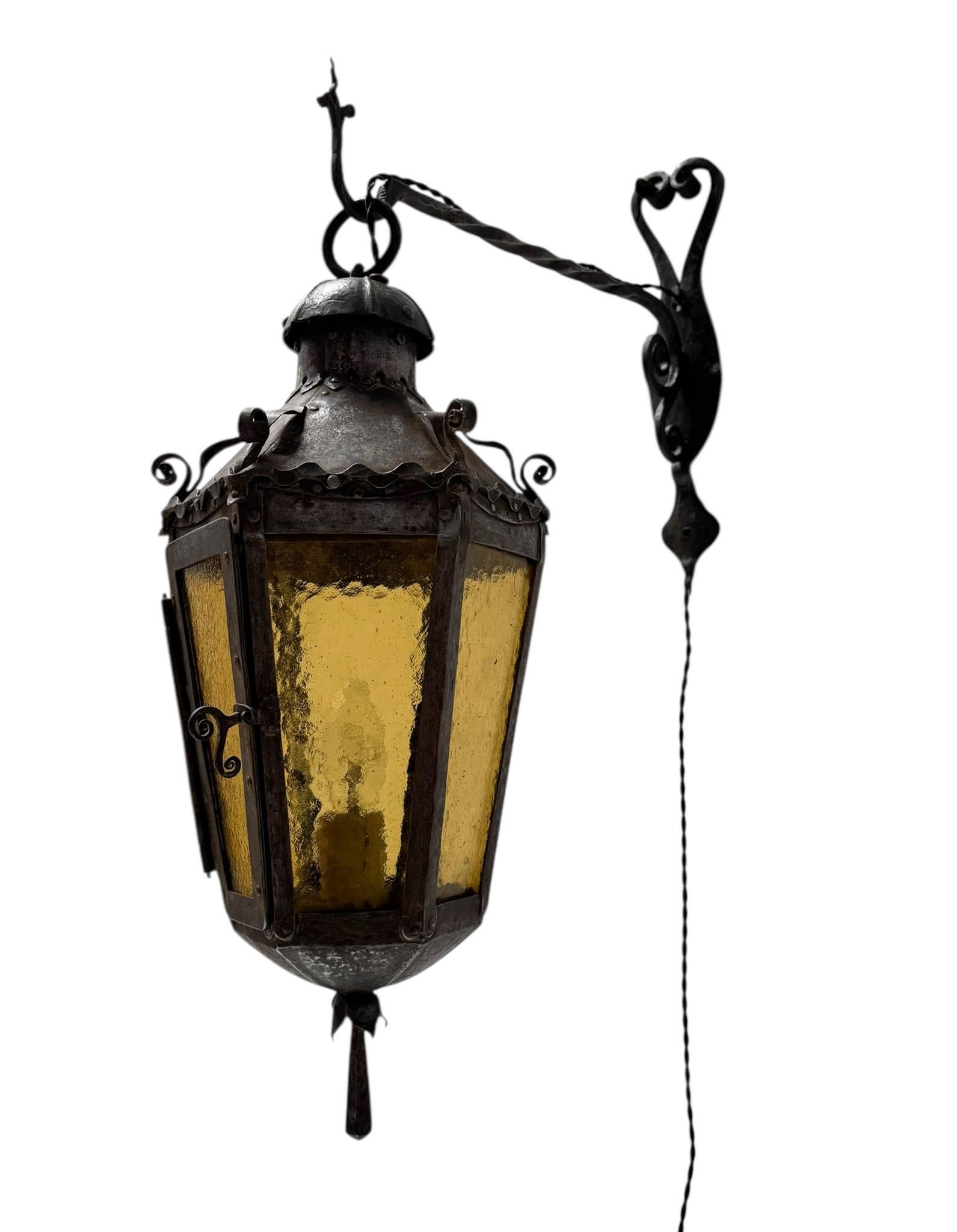 Arts & Crafts Patinated Wrought Iron Lantern Wall Light or Sconce In Good Condition For Sale In Amsterdam, NL