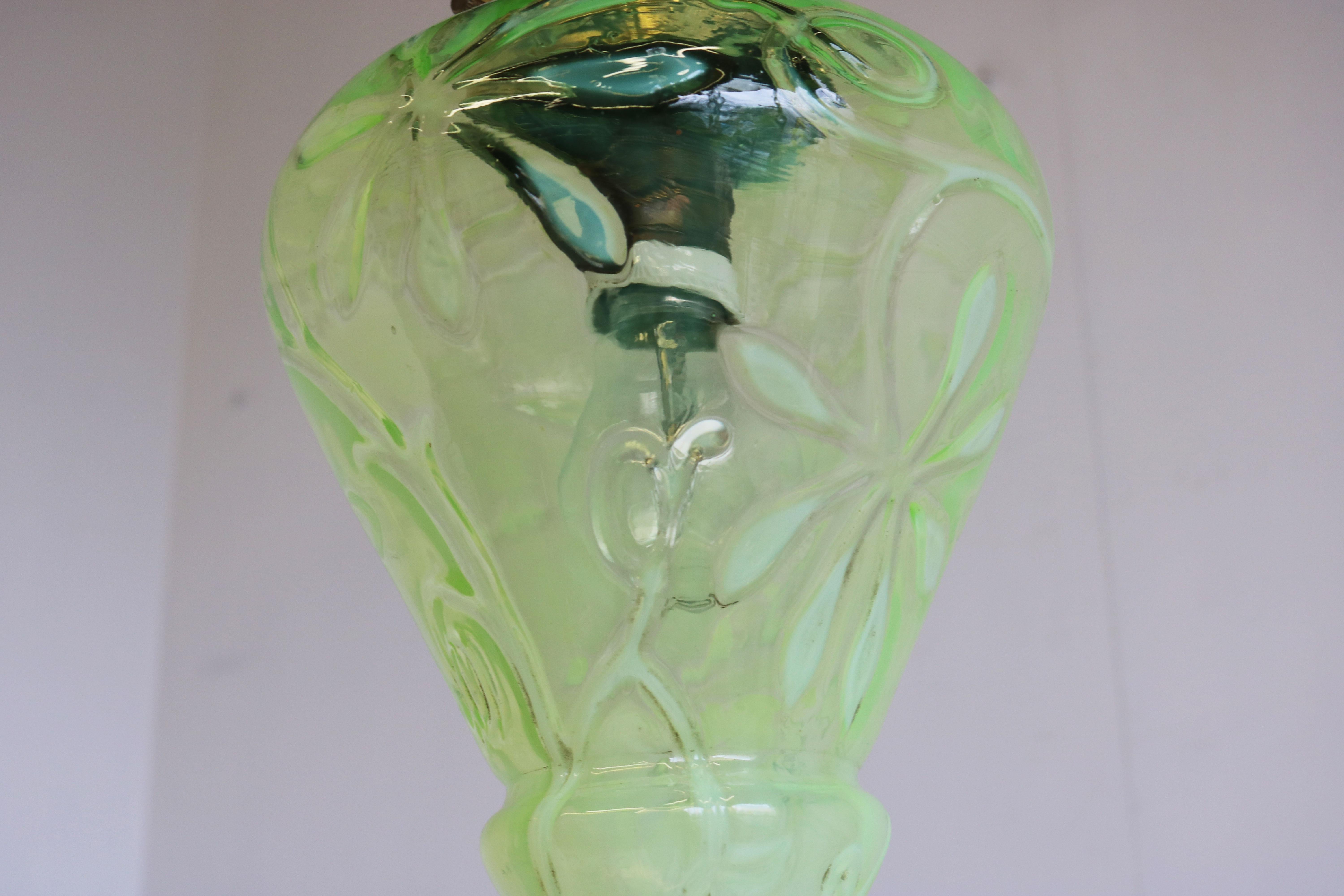 Vaseline-Glas-Pendelleuchte im Kunsthandwerksstil von Henry G. Richardson & Sons, 1900 (Frühes 20. Jahrhundert) im Angebot