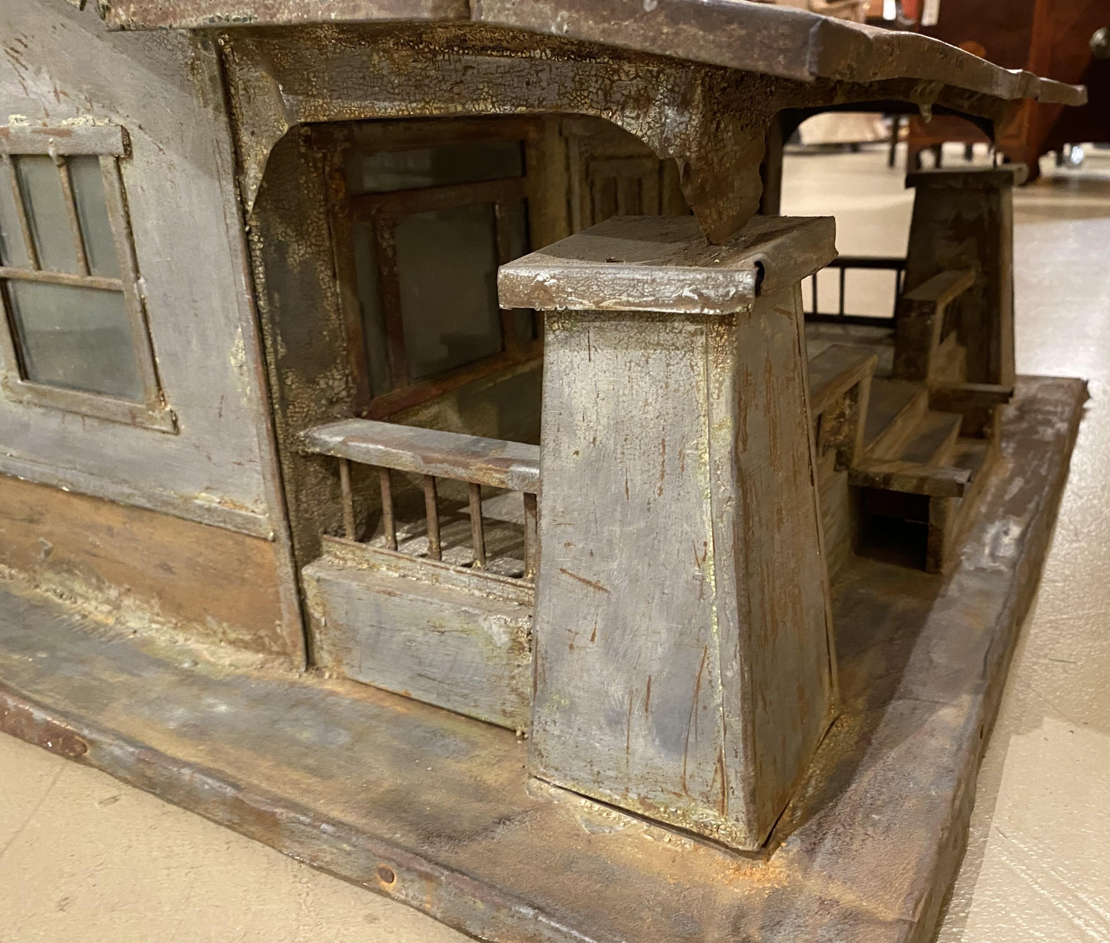 House of Arts No. en métal peint et Wood Wood en vente 1