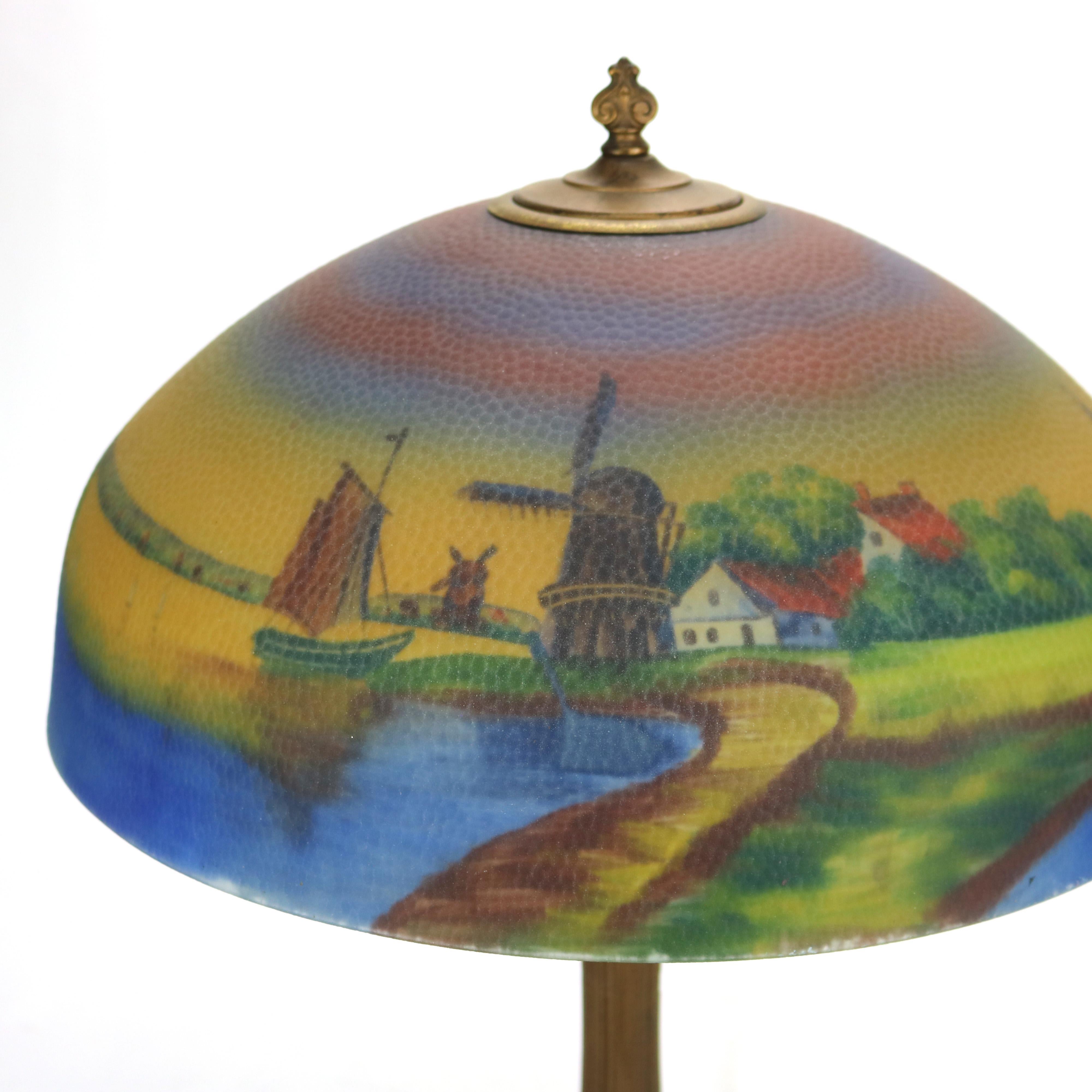 Verre Lampe de scène de paysage de l'école Phoenix peinte à l'envers en verre texturé en vente