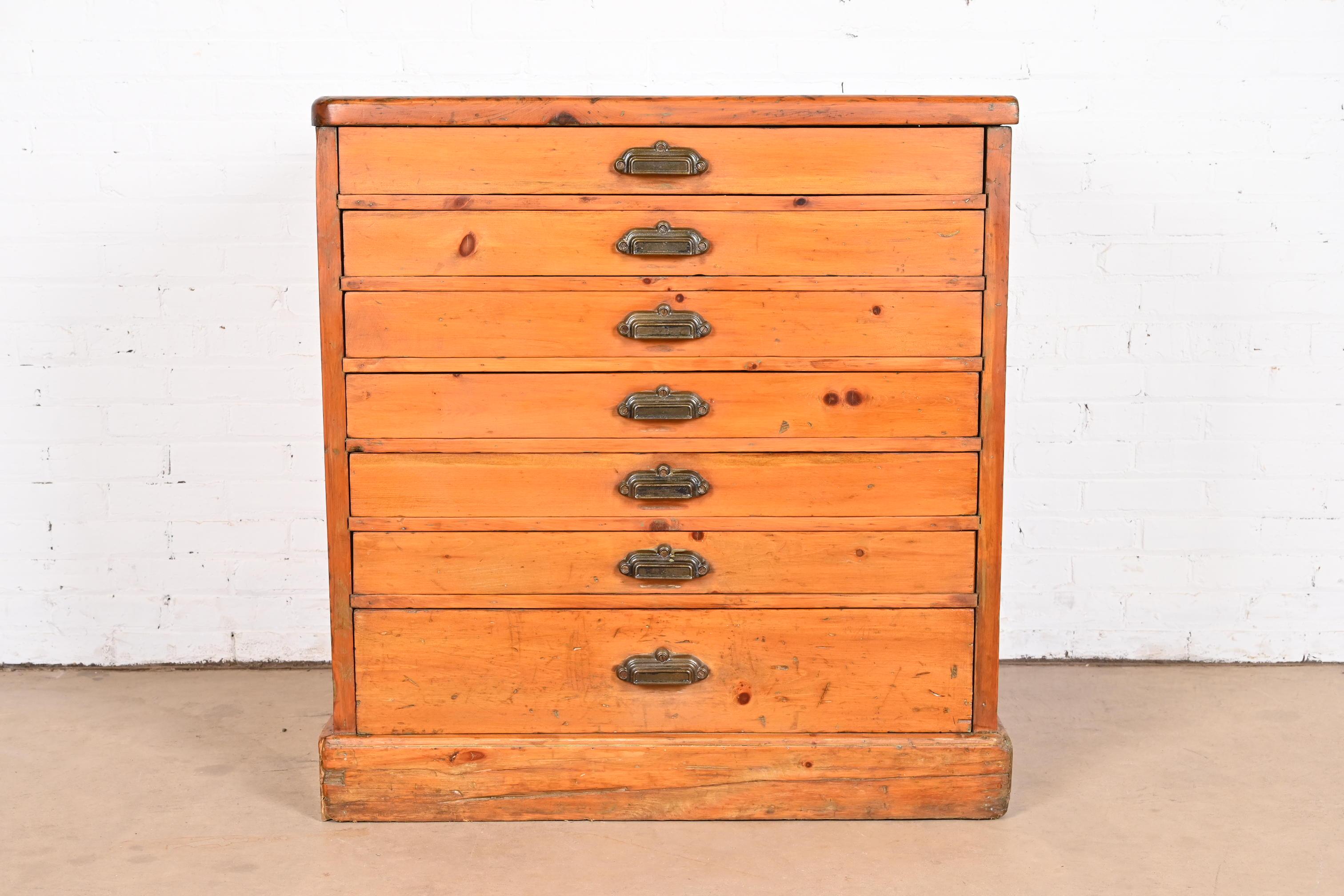 A gorgeous antique pine seven-drawer flat file, blueprint cabinet, or collector's cabinet

In the manner of Hamilton

USA, Circa 1900

Solid pine, with brass hardware.

Measures: 36.5