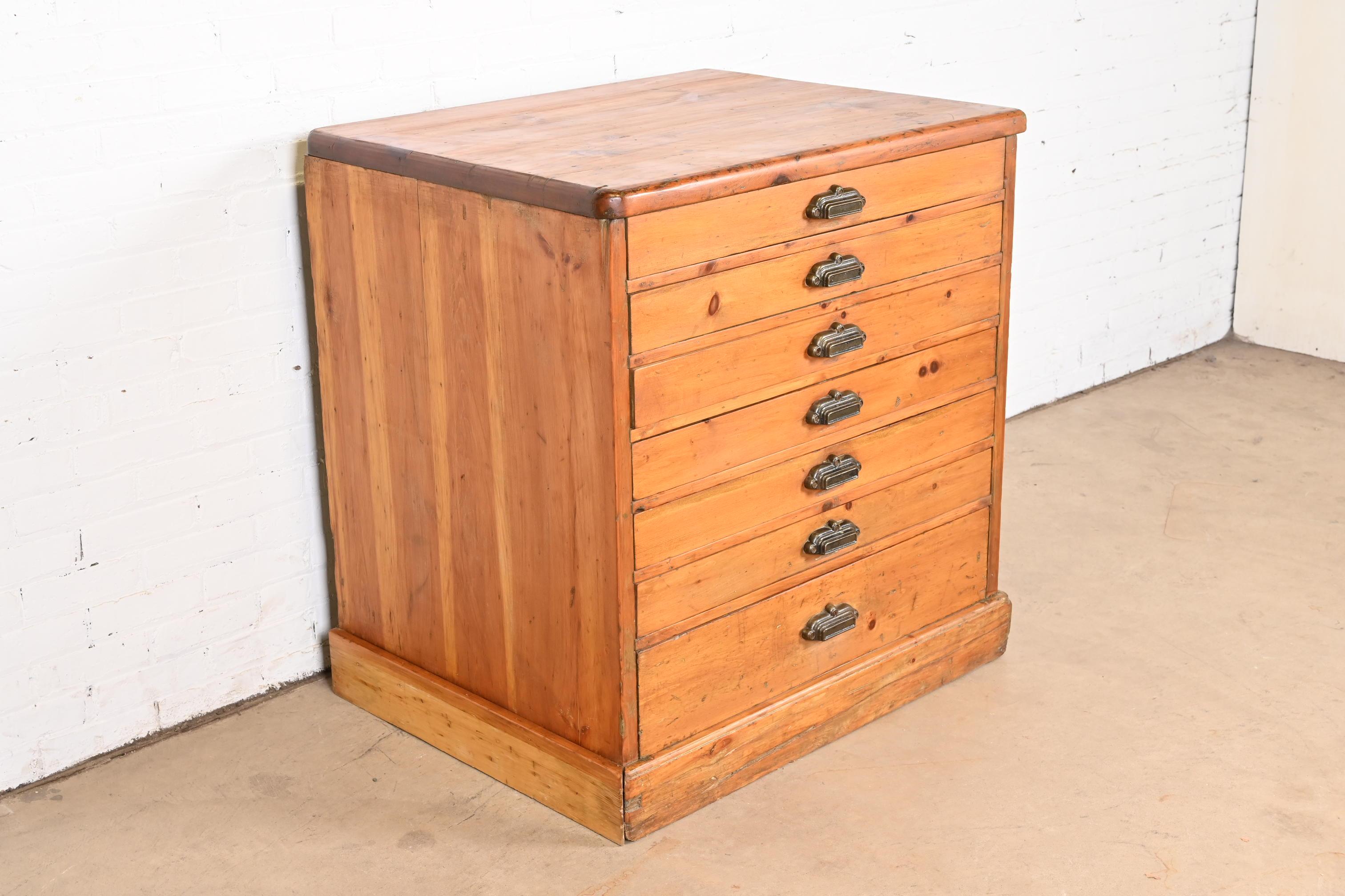 Arts & Crafts Pine Seven-Drawer Flat File or Collector's Cabinet, Circa 1900 In Good Condition In South Bend, IN