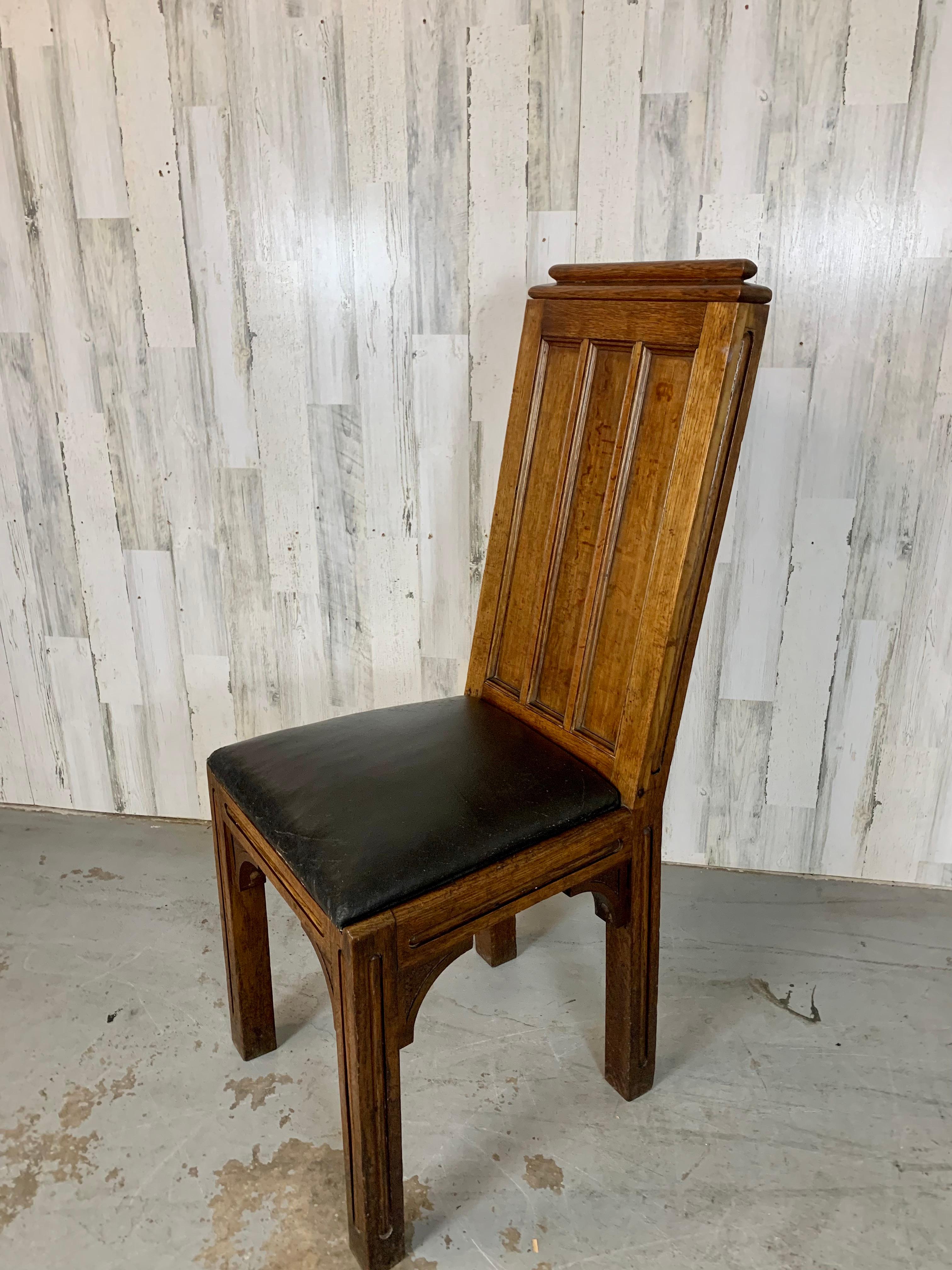 20th Century Arts & Crafts Quarter Sawn Oak Hall Chair For Sale