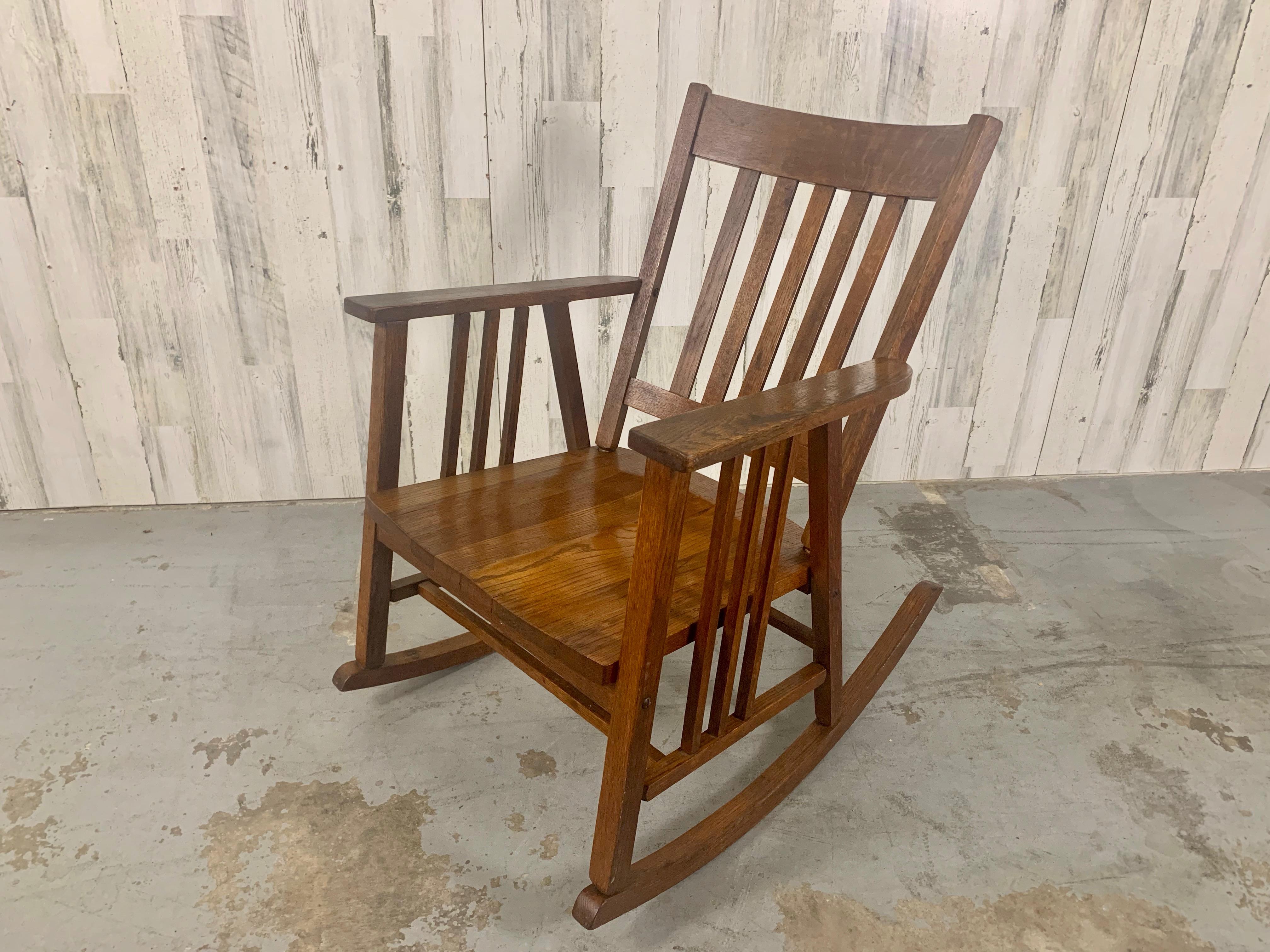 Arts & Crafts Rocking Chair In Good Condition For Sale In Denton, TX