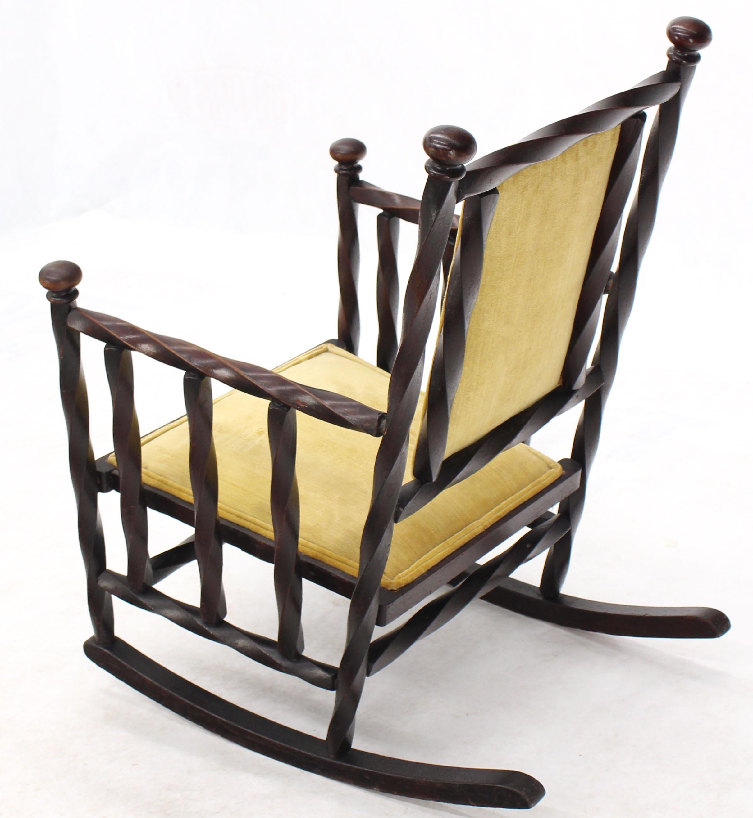 Chaise à bascule Arts & Crafts avec cadre en bois « torsadé » en vente 3