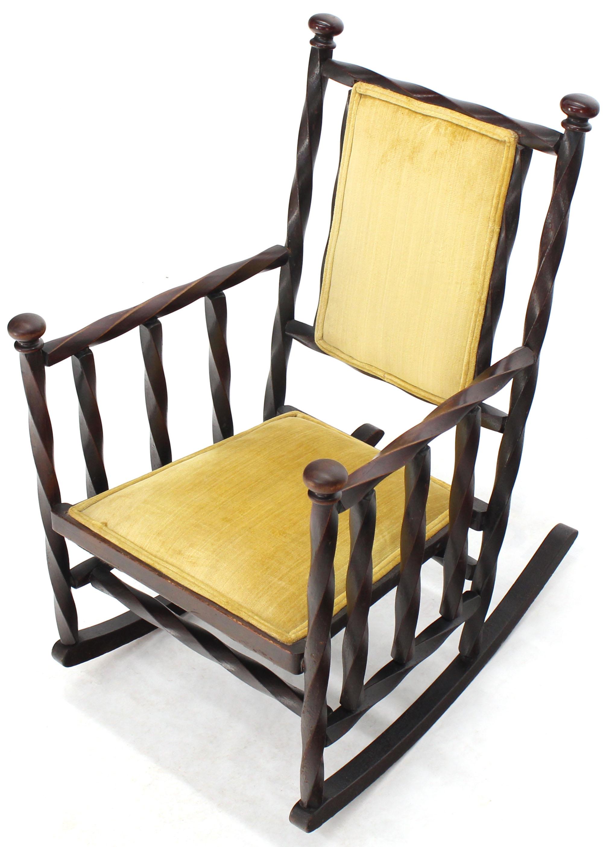 Art déco Chaise à bascule Arts & Crafts avec cadre en bois « torsadé » en vente
