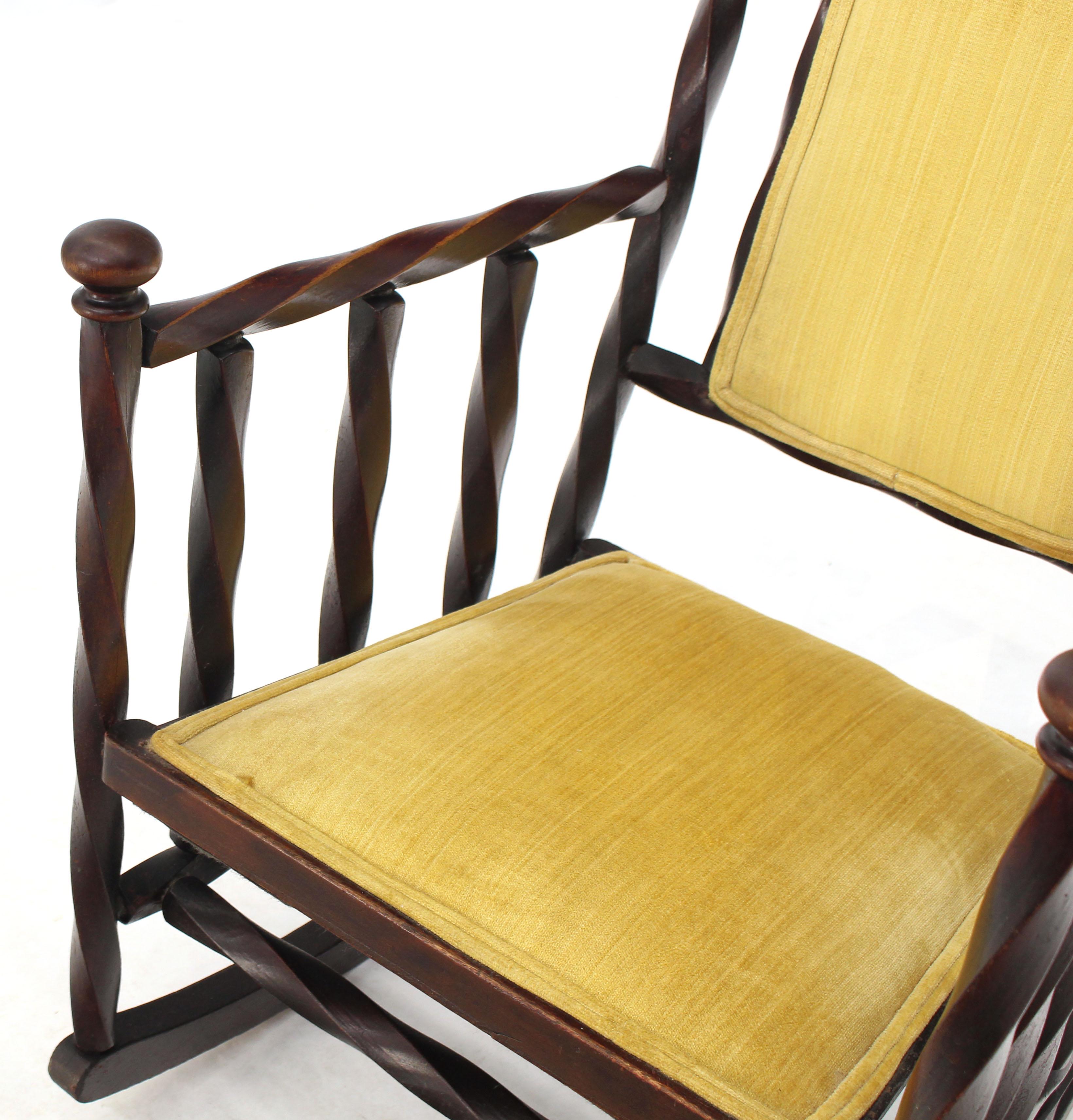 Laqué Chaise à bascule Arts & Crafts avec cadre en bois « torsadé » en vente