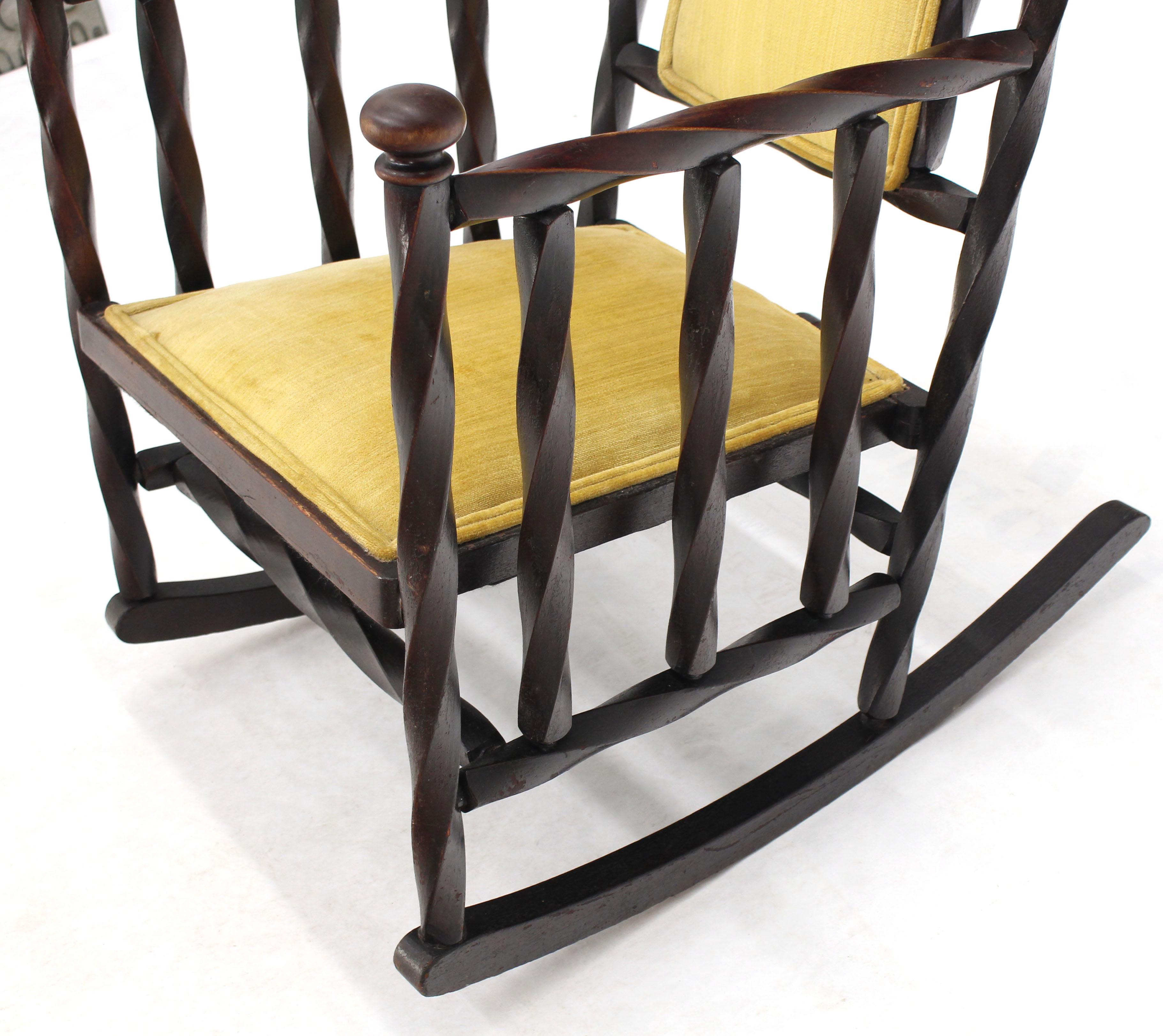 Chaise à bascule Arts & Crafts avec cadre en bois « torsadé » Bon état - En vente à Rockaway, NJ