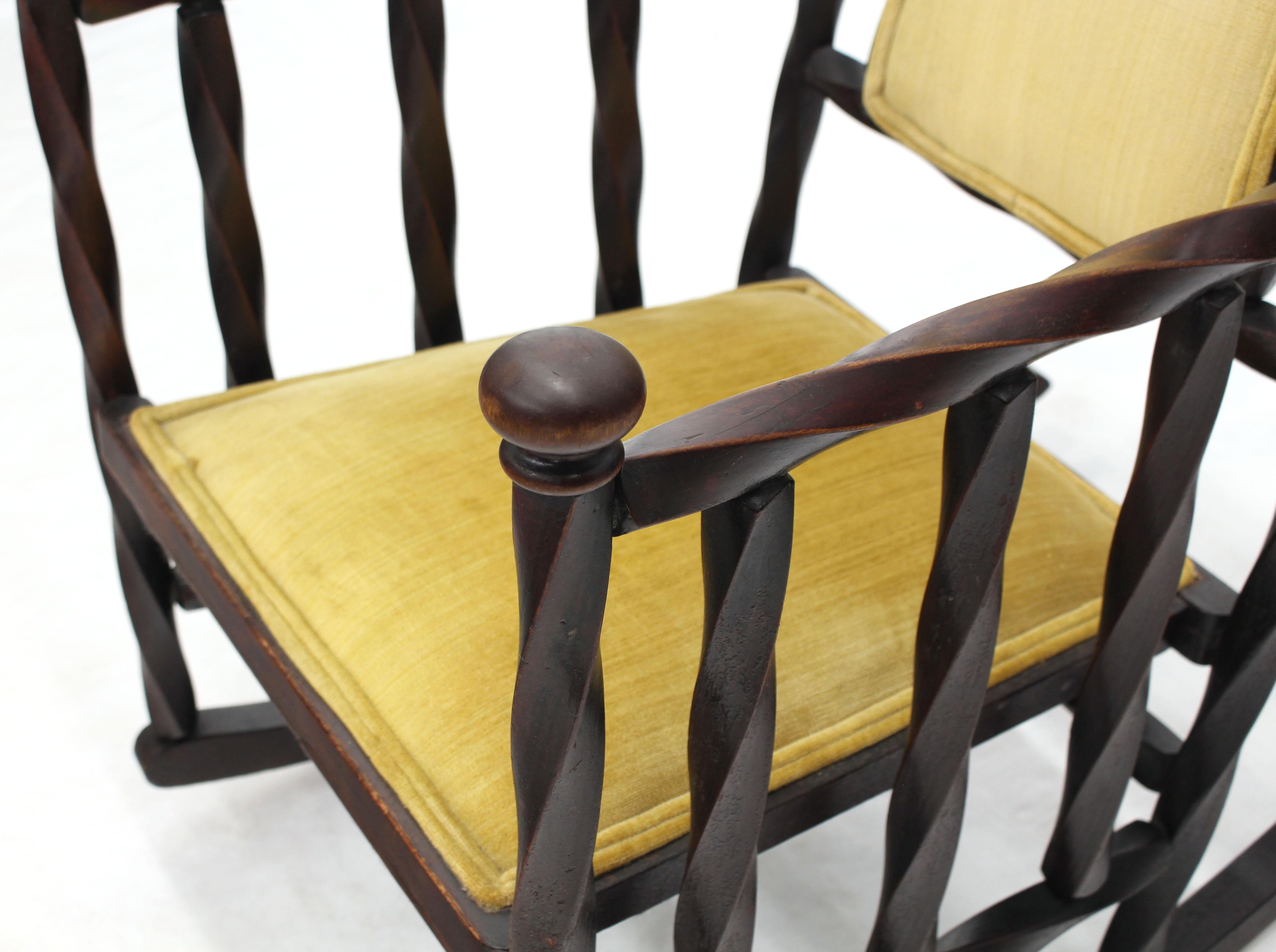 20ième siècle Chaise à bascule Arts & Crafts avec cadre en bois « torsadé » en vente