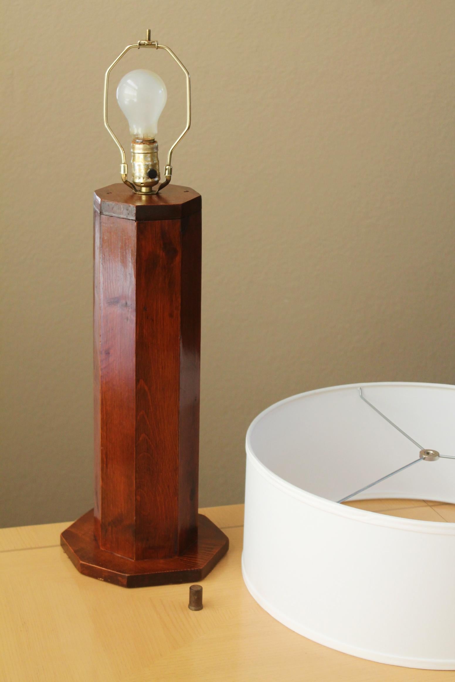 Sculpté à la main Lampe Arts & Crafts artisanale des années 50 Epic Mid Century d'après Nakashima en vente