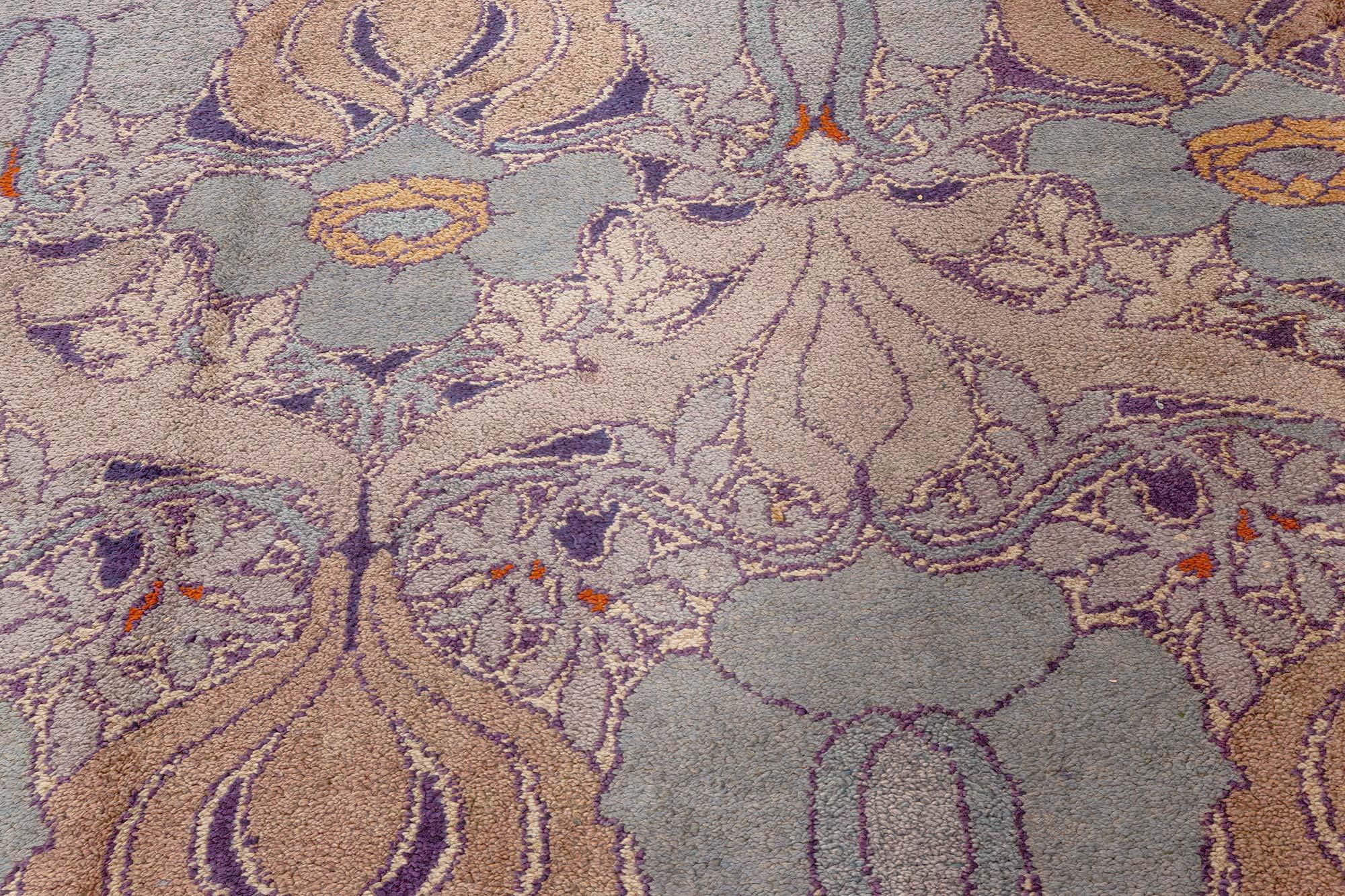 Arts and Crafts-Teppich entworfen von C.F.A. Voysey Donnemara
Größe: 13'7