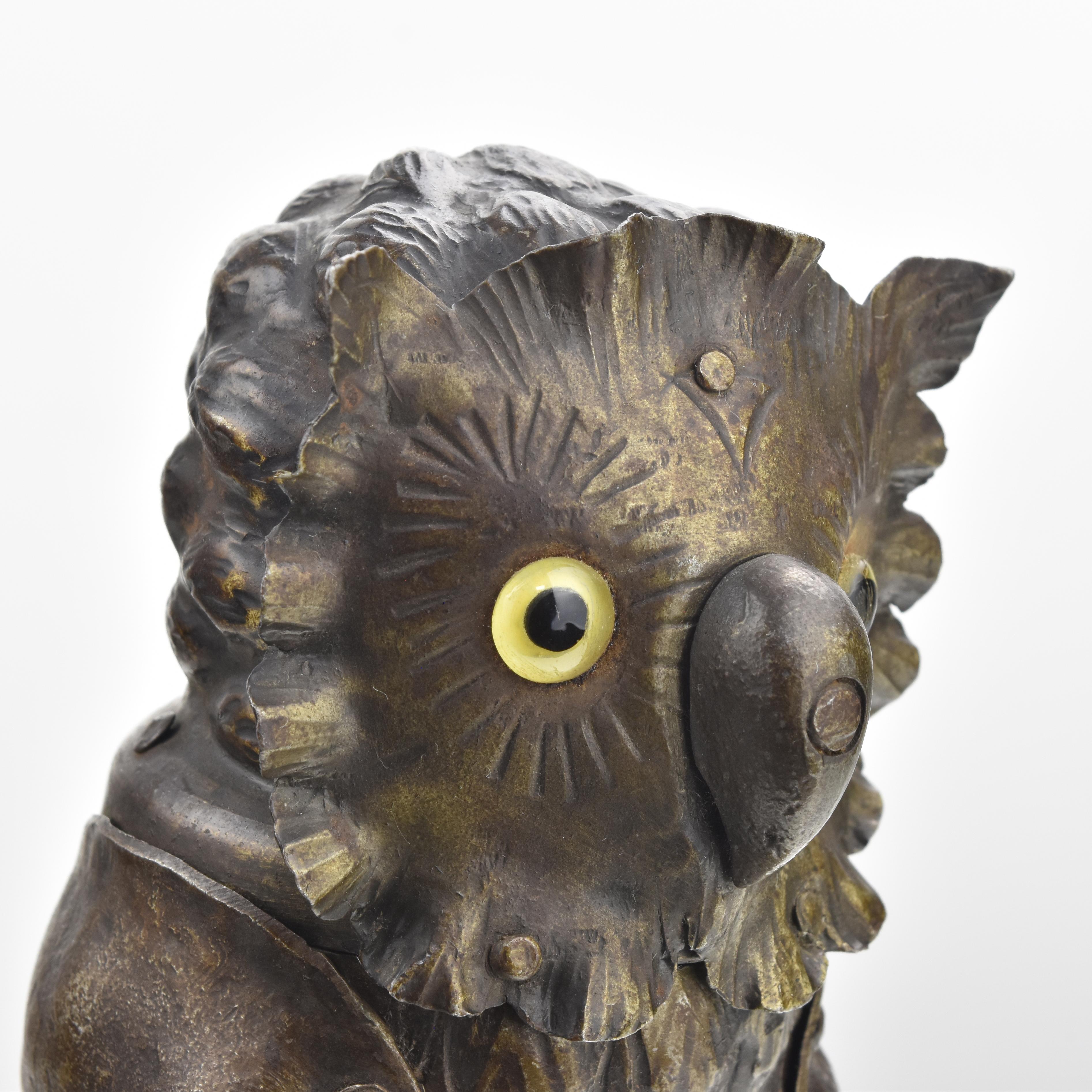 Skulpturales Arts and Crafts-Tintenfass aus geschmiedetem Eisen mit Eule von Goberg Hugo Berger, antik  im Angebot 5
