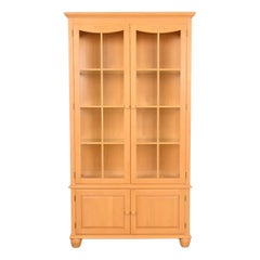 Armadio libreria illuminato in acero Shakers di Arts & Crafts