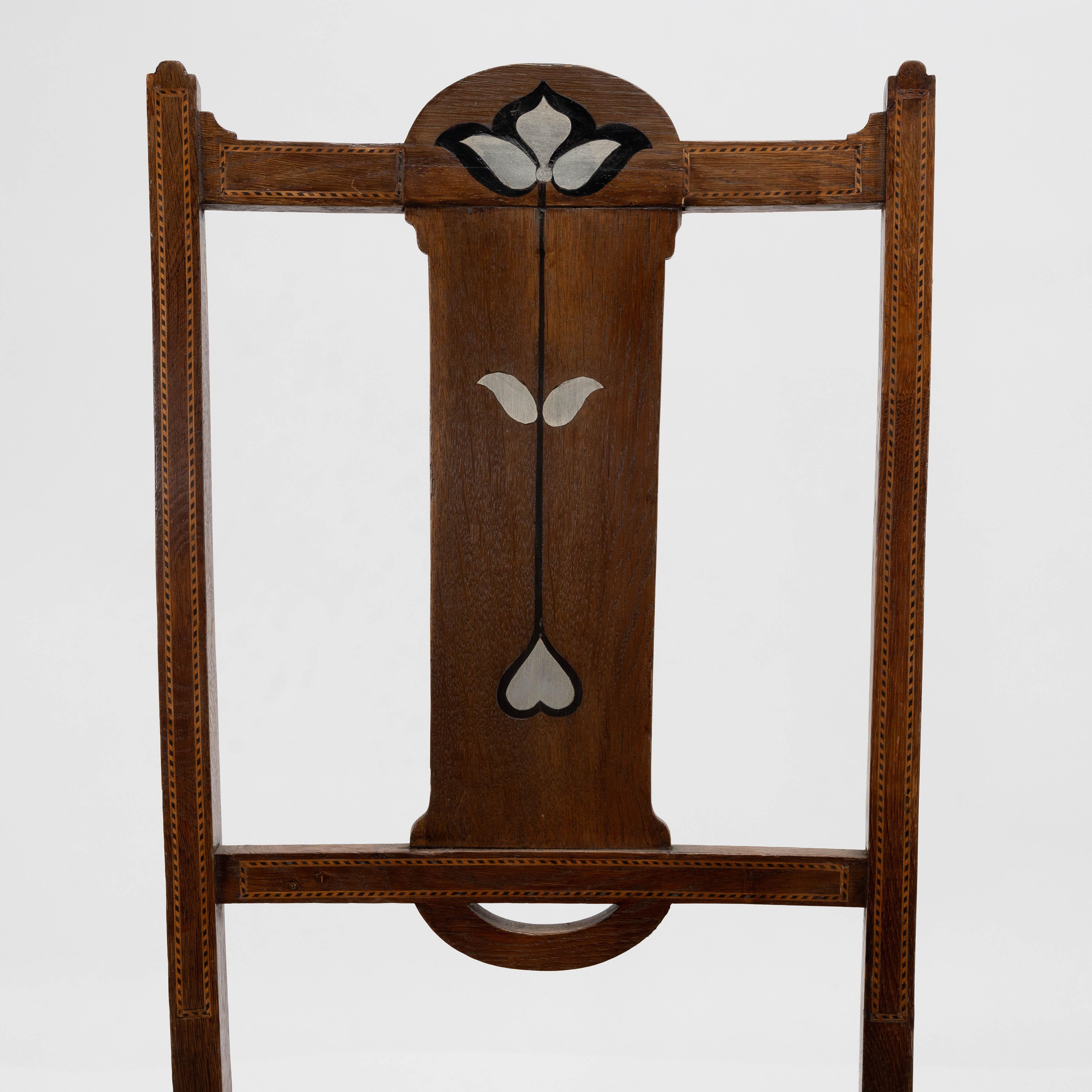 Waring & Gillow probablement. Chaise d'appoint Arts & Crafts avec incrustations d'ébène et d'étain Bon état - En vente à London, GB