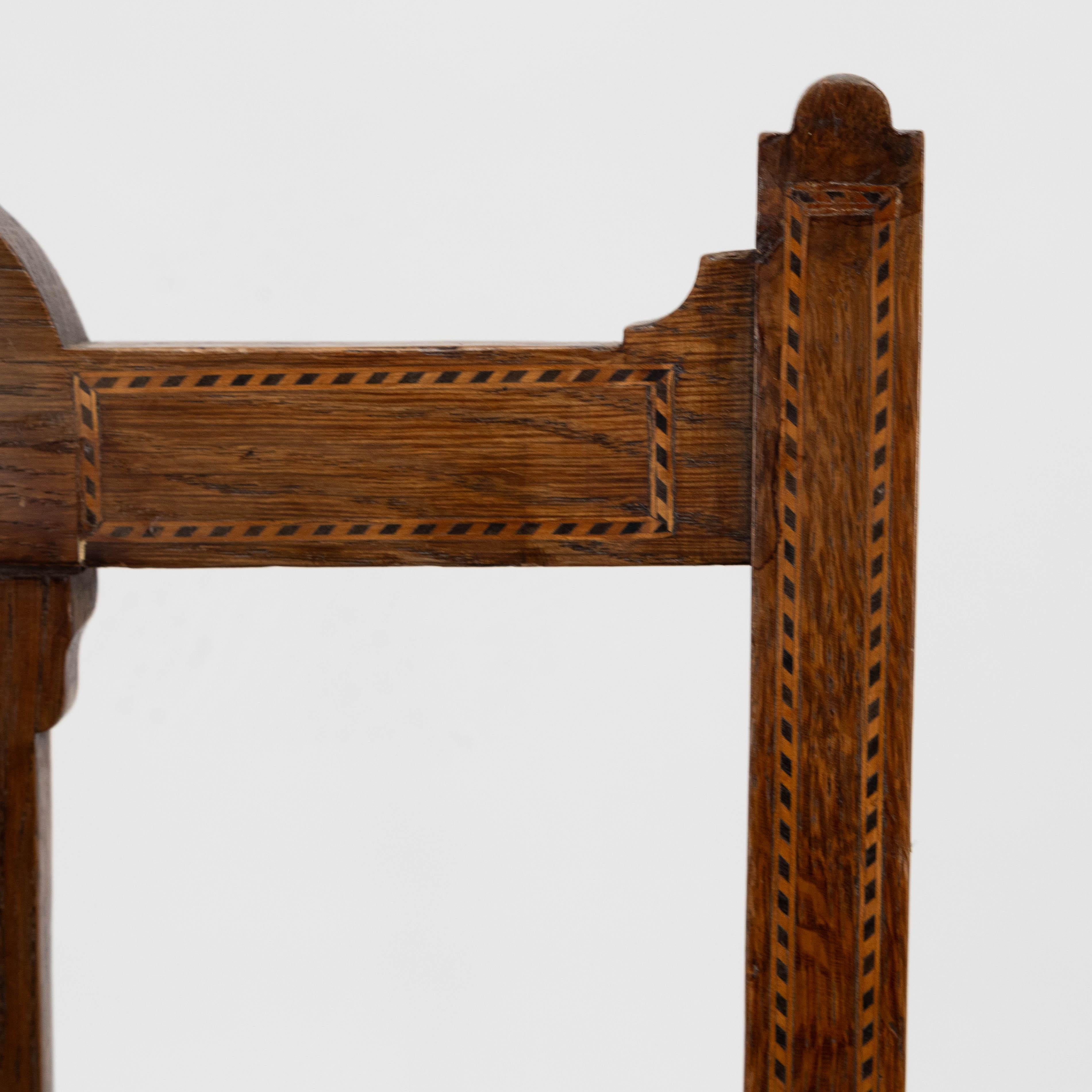 Waring & Gillow probablement. Chaise d'appoint Arts & Crafts avec incrustations d'ébène et d'étain en vente 1