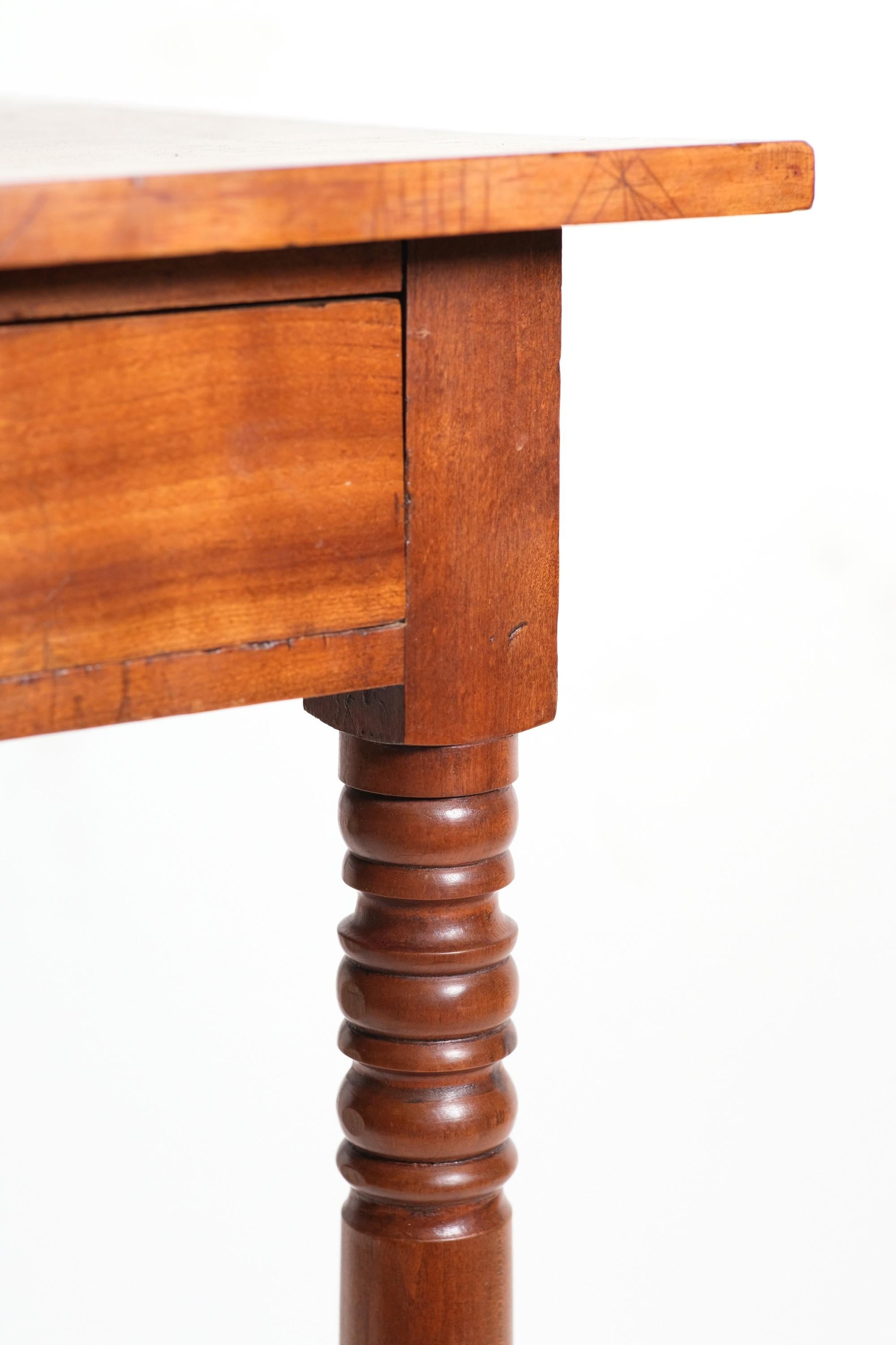 Arts & Crafts Side Table Turned Legs w/ One Dovetail Drawer, Pine & Maple In Good Condition In New York, NY