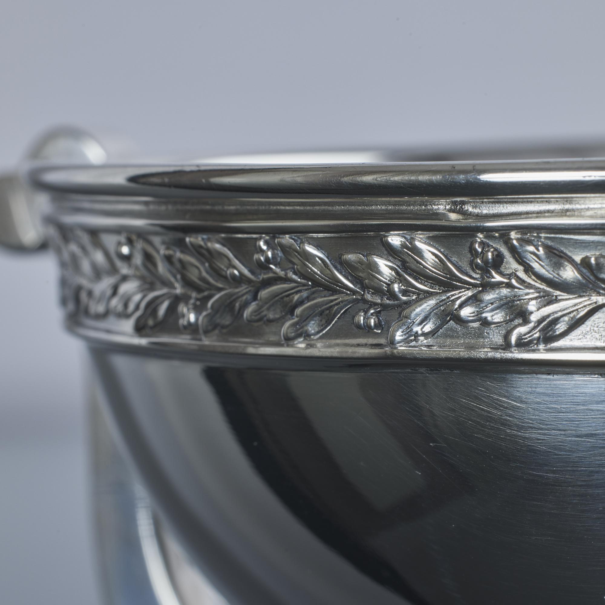 Cuenco de plata Arts & Crafts sobre tres soportes en Bueno estado para la venta en London, GB