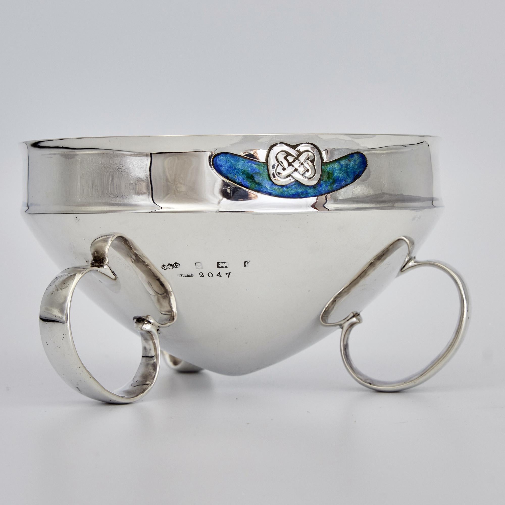 Cuenco Arts & Crafts de plata y esmalte principios del siglo XX en venta