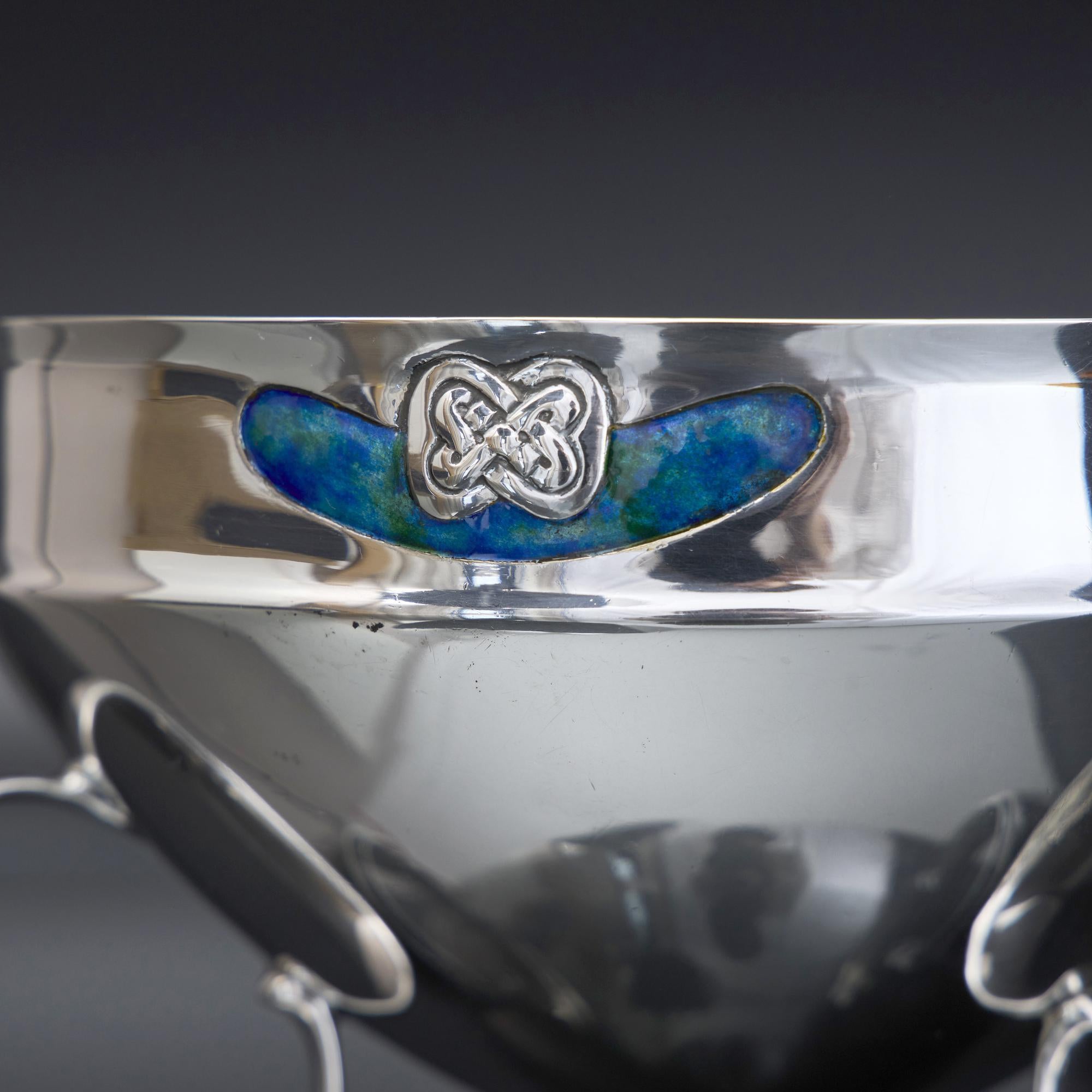 Cuenco Arts & Crafts de plata y esmalte en venta 1