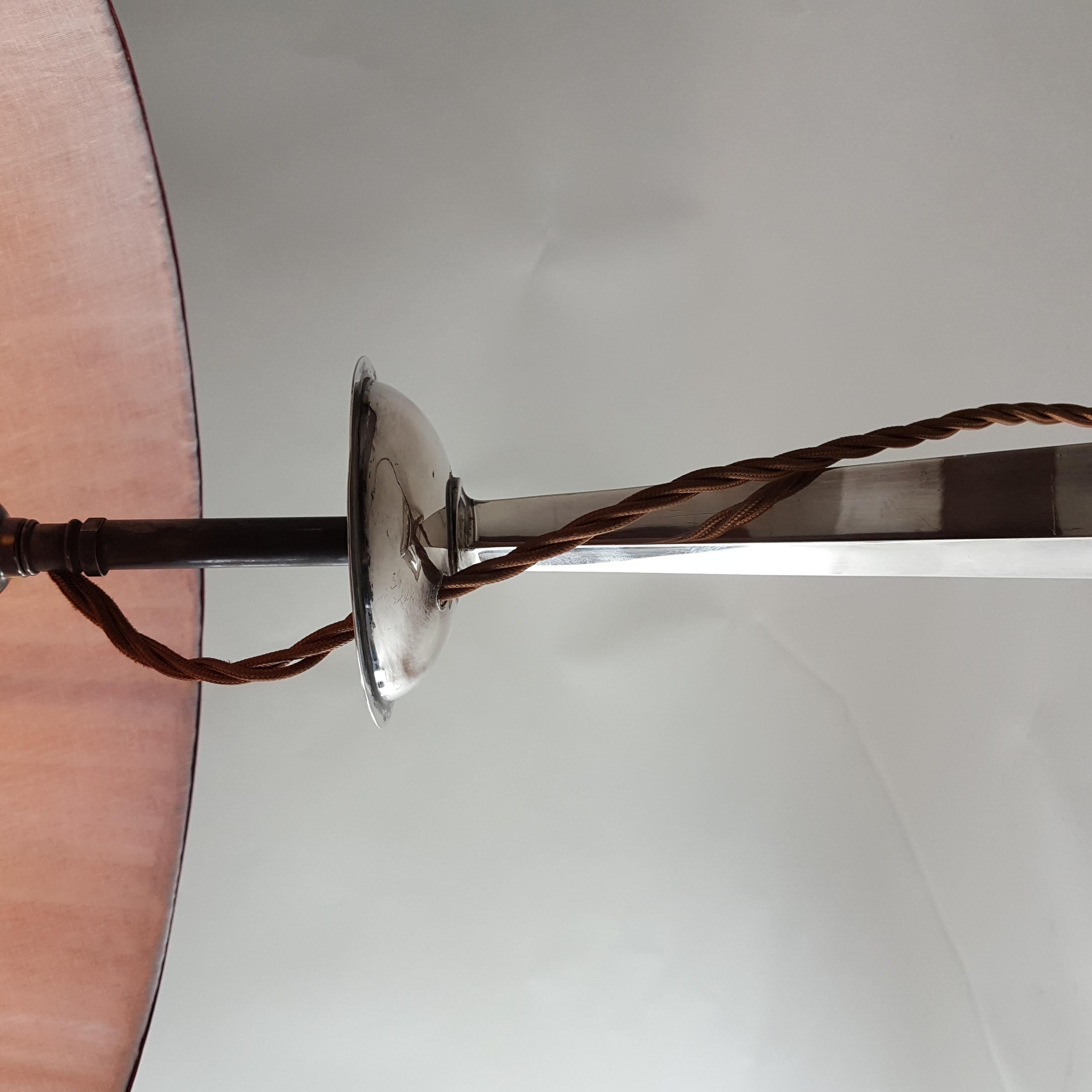 XX secolo Lampada Arts & Crafts placcata in argento in vendita