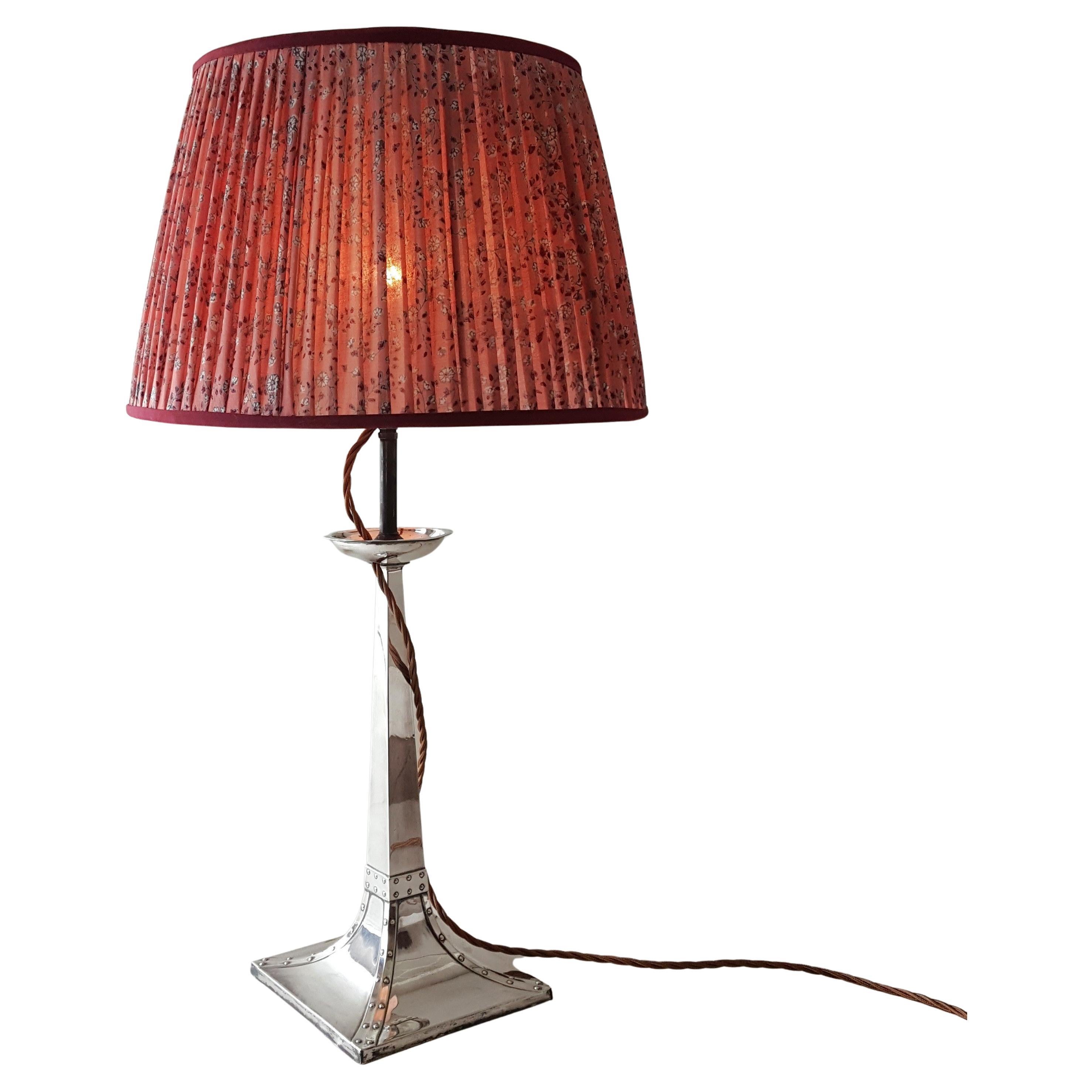 Lampe Arts & Crafts plaquée argent
