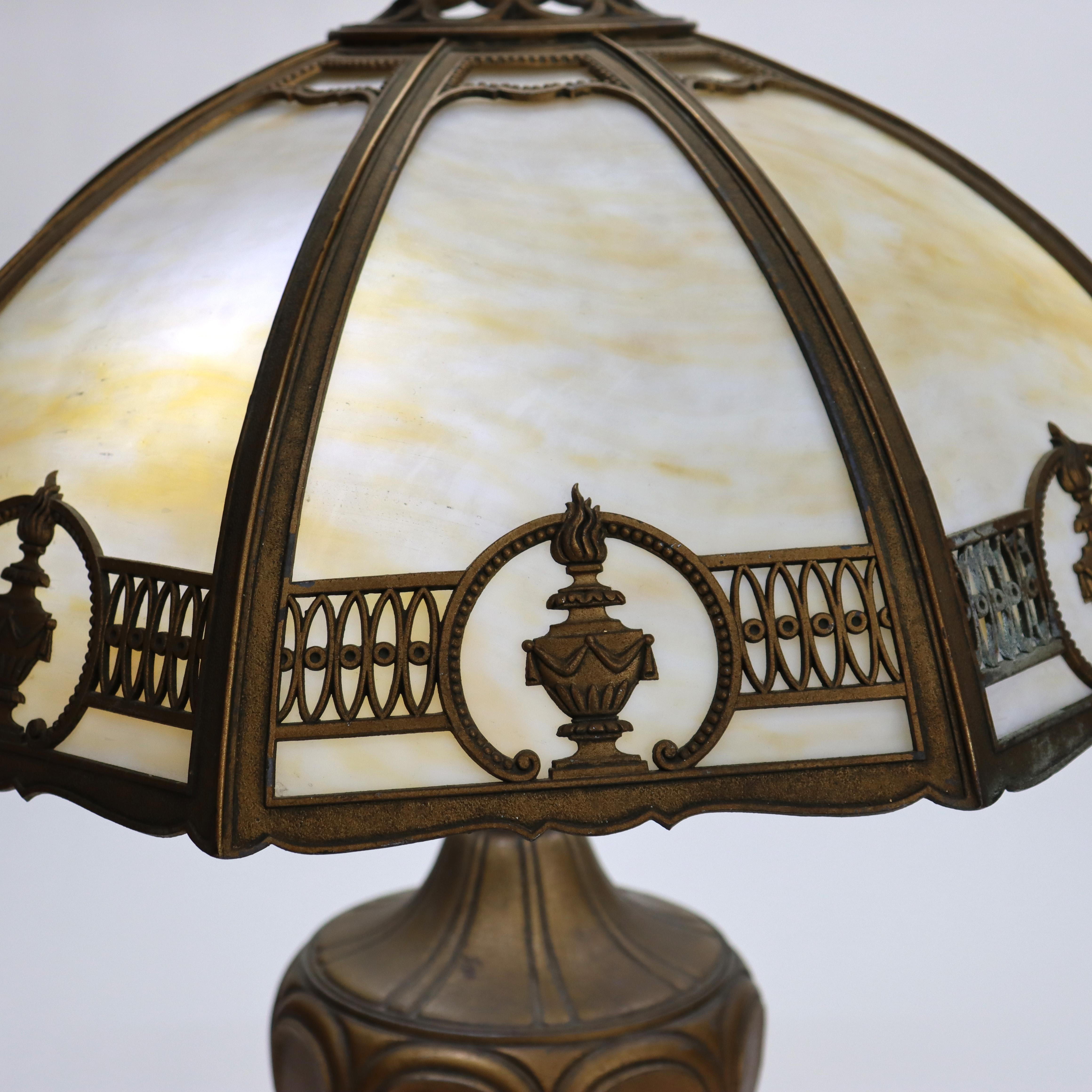 Lampada da tavolo in vetro scoria Arts & Crafts del XX secolo In condizioni buone in vendita a Big Flats, NY