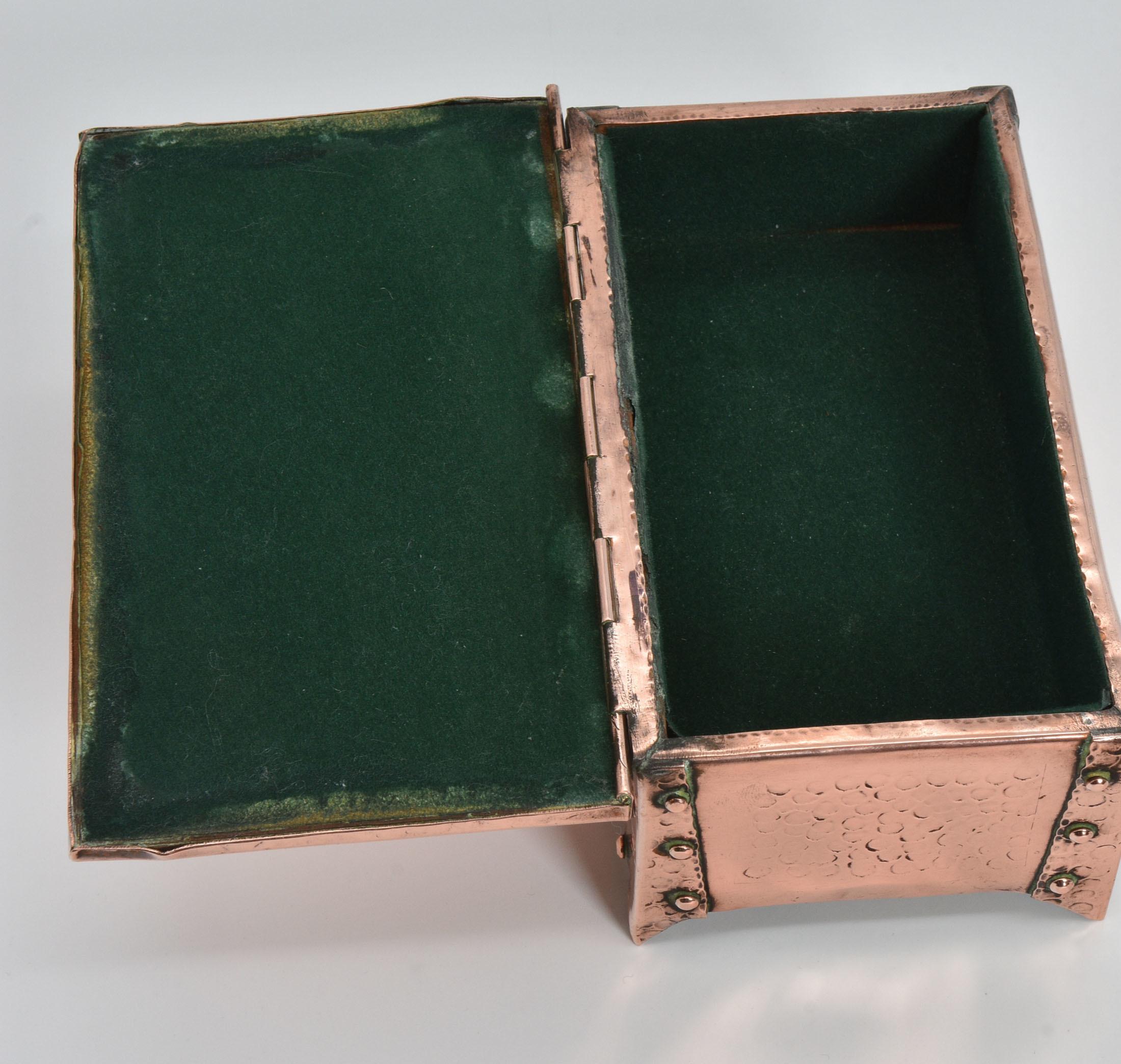 20th Century Arts & Crafts Small Copper Box, Circa 1900 For Sale