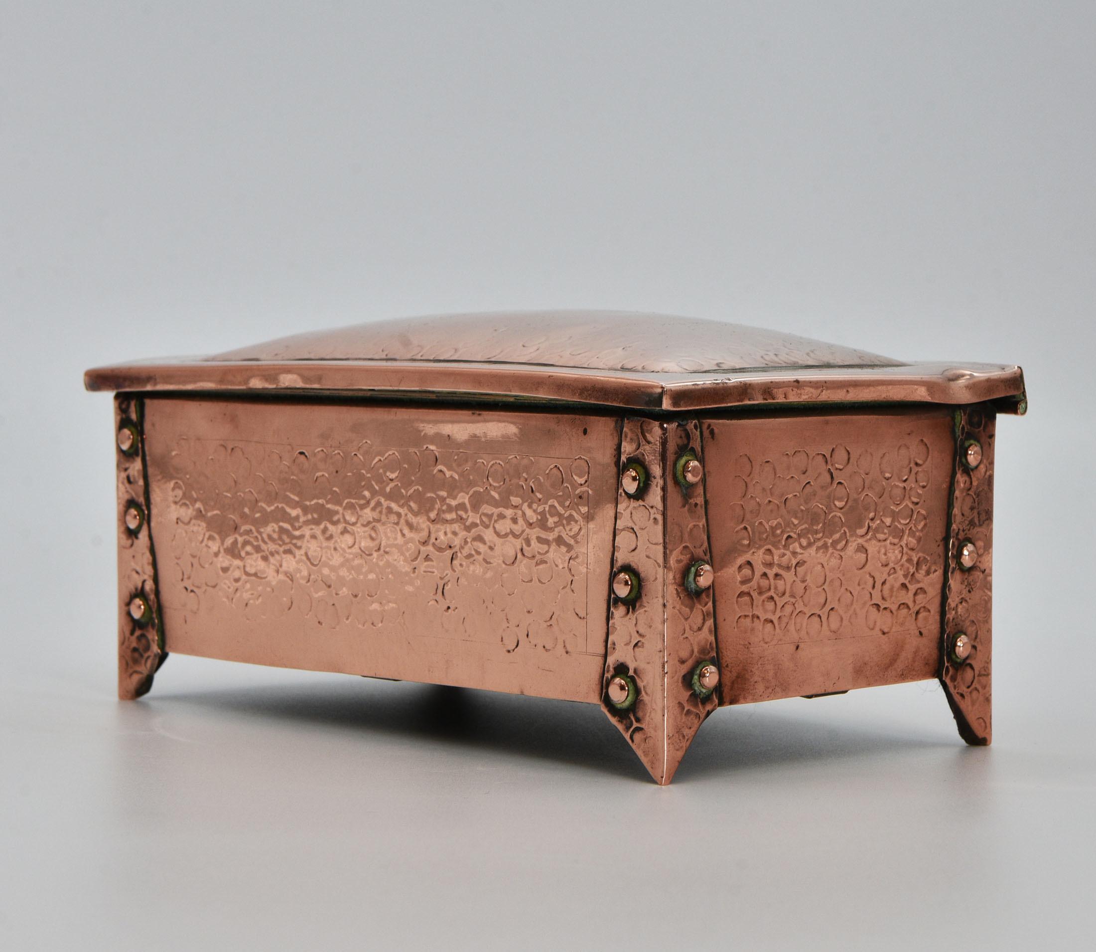 British Arts & Crafts Small Copper Box, Circa 1900 For Sale