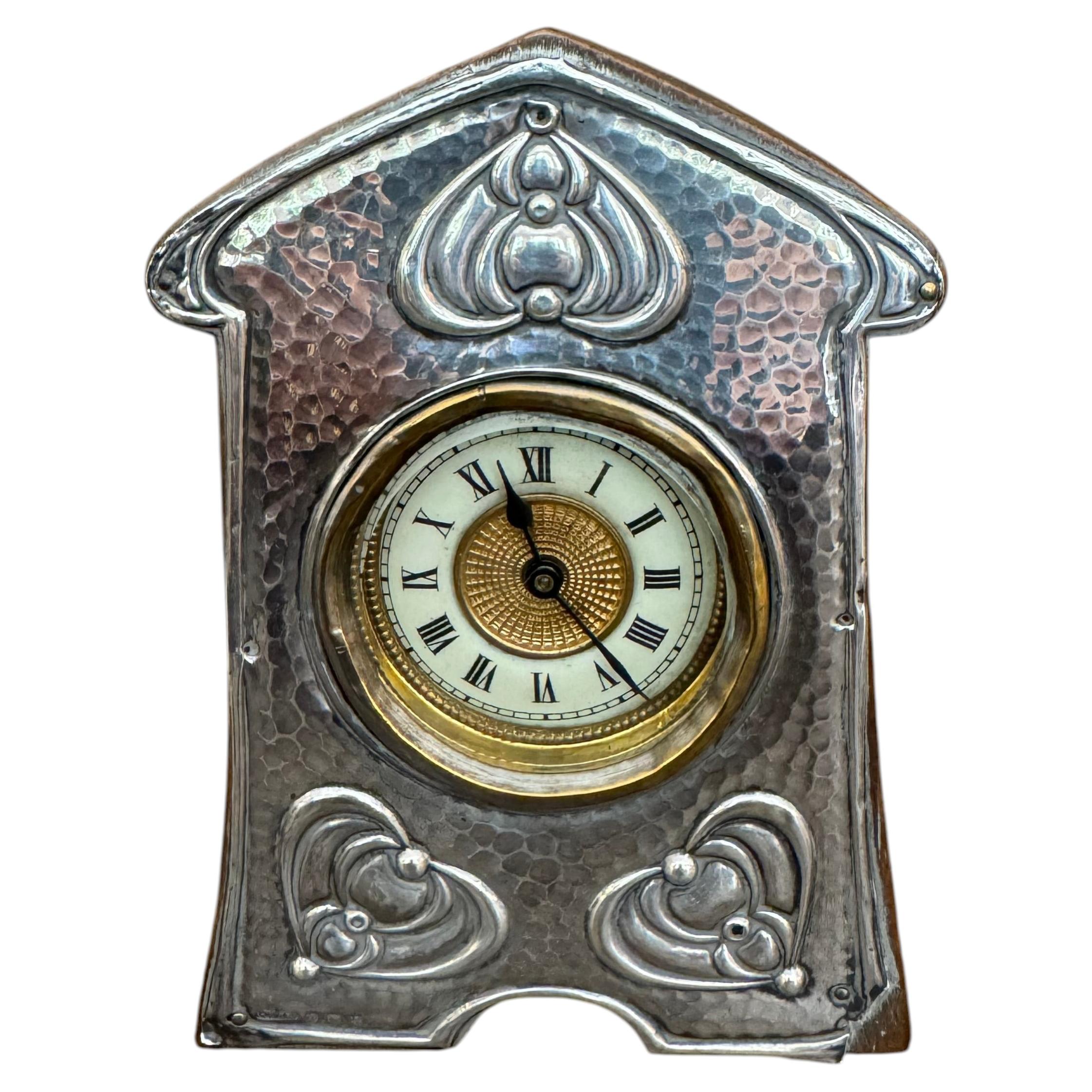 Petite horloge en argent Arts & Crafts
