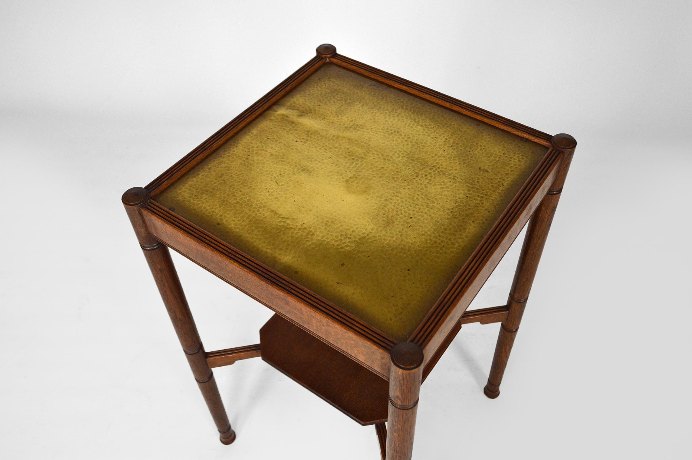 Arts & Crafts Square Pedestal Table in Oak and Brass, 19th Century In Good Condition For Sale In VÉZELAY, FR