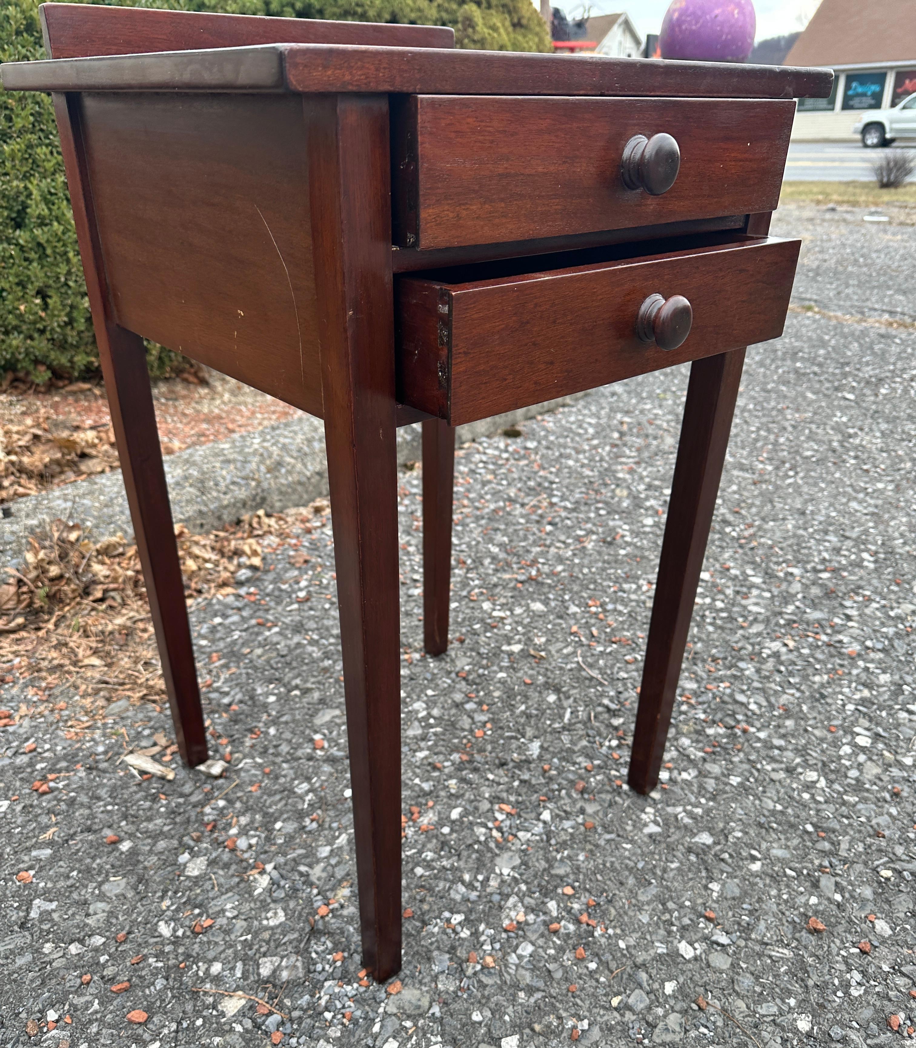 Stand Arts & Crafts con cassetto di Gustav Stickley - decalcomania rossa - W7958   VENDITA in vendita 9