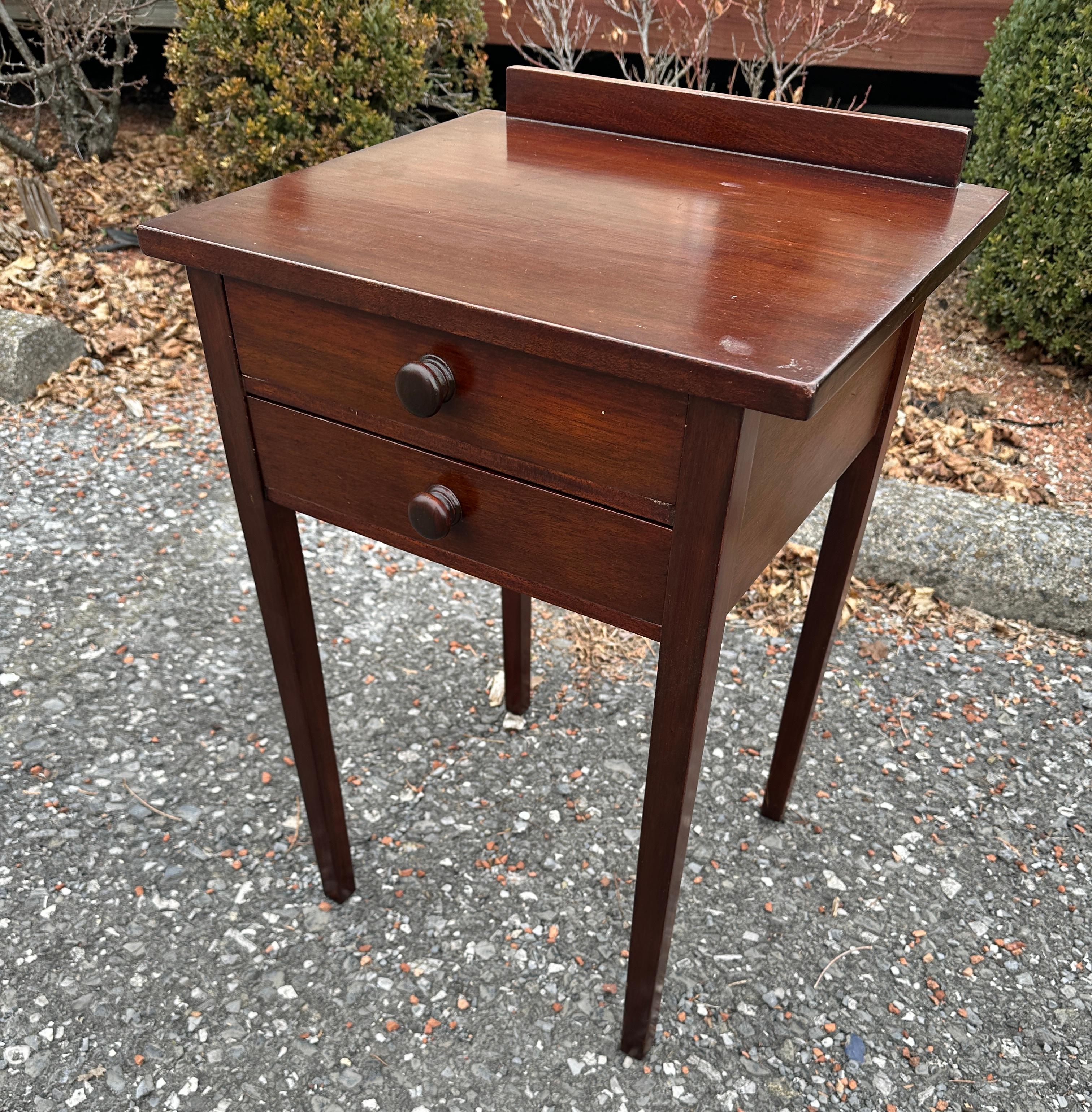 Stand Arts & Crafts con cassetto di Gustav Stickley - decalcomania rossa - W7958   VENDITA in vendita 10