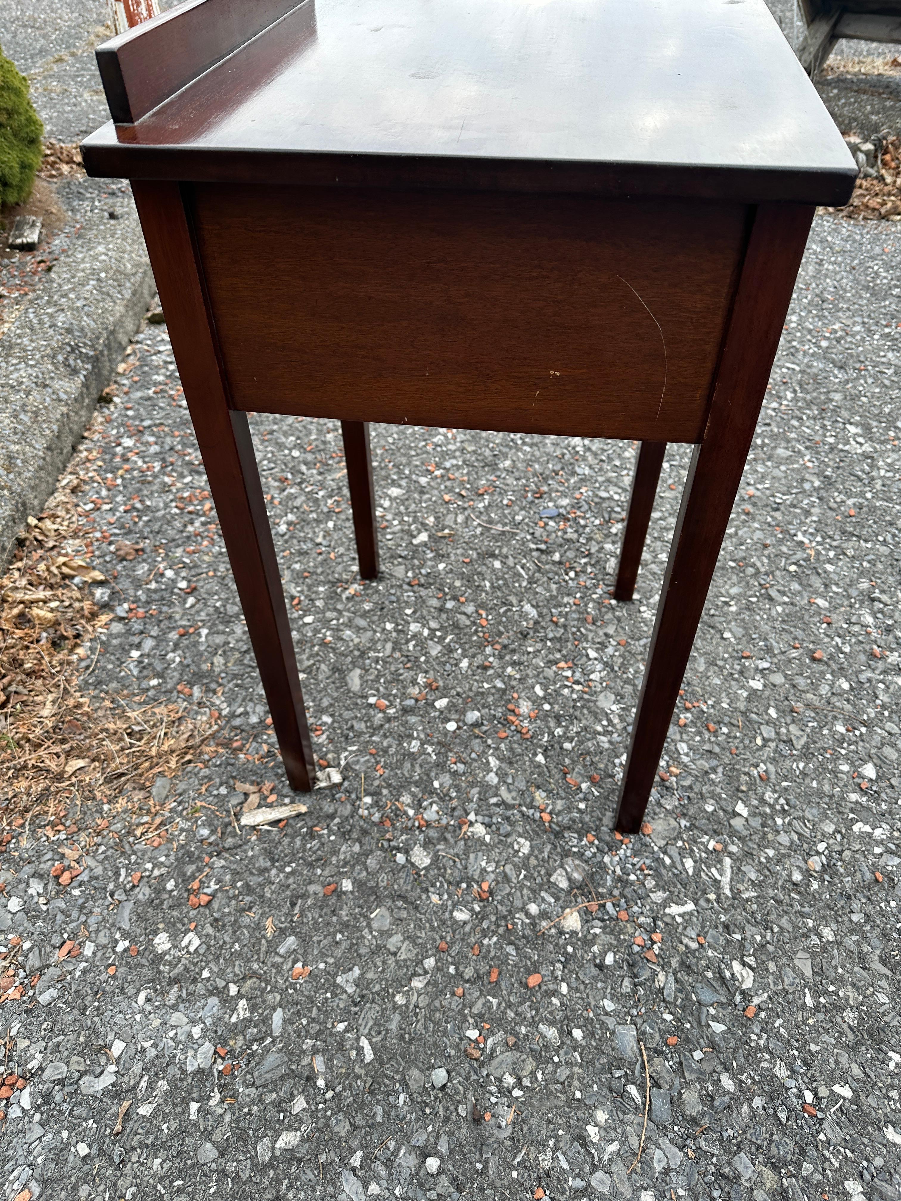 Stand Arts & Crafts con cassetto di Gustav Stickley - decalcomania rossa - W7958   VENDITA in vendita 13