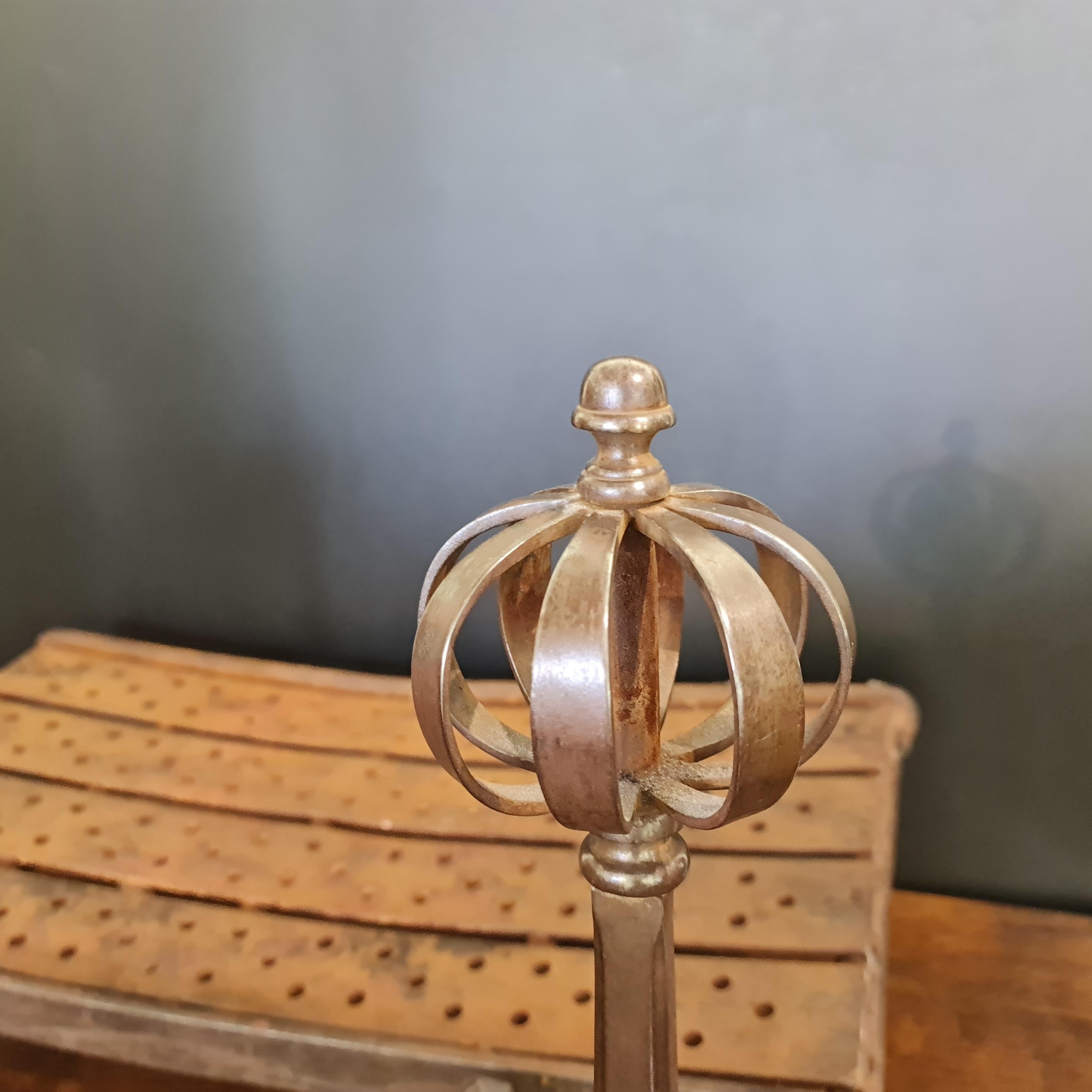 Britannique Grille de foyer en acier Craft  ou des chiens de feu avec panier. en vente