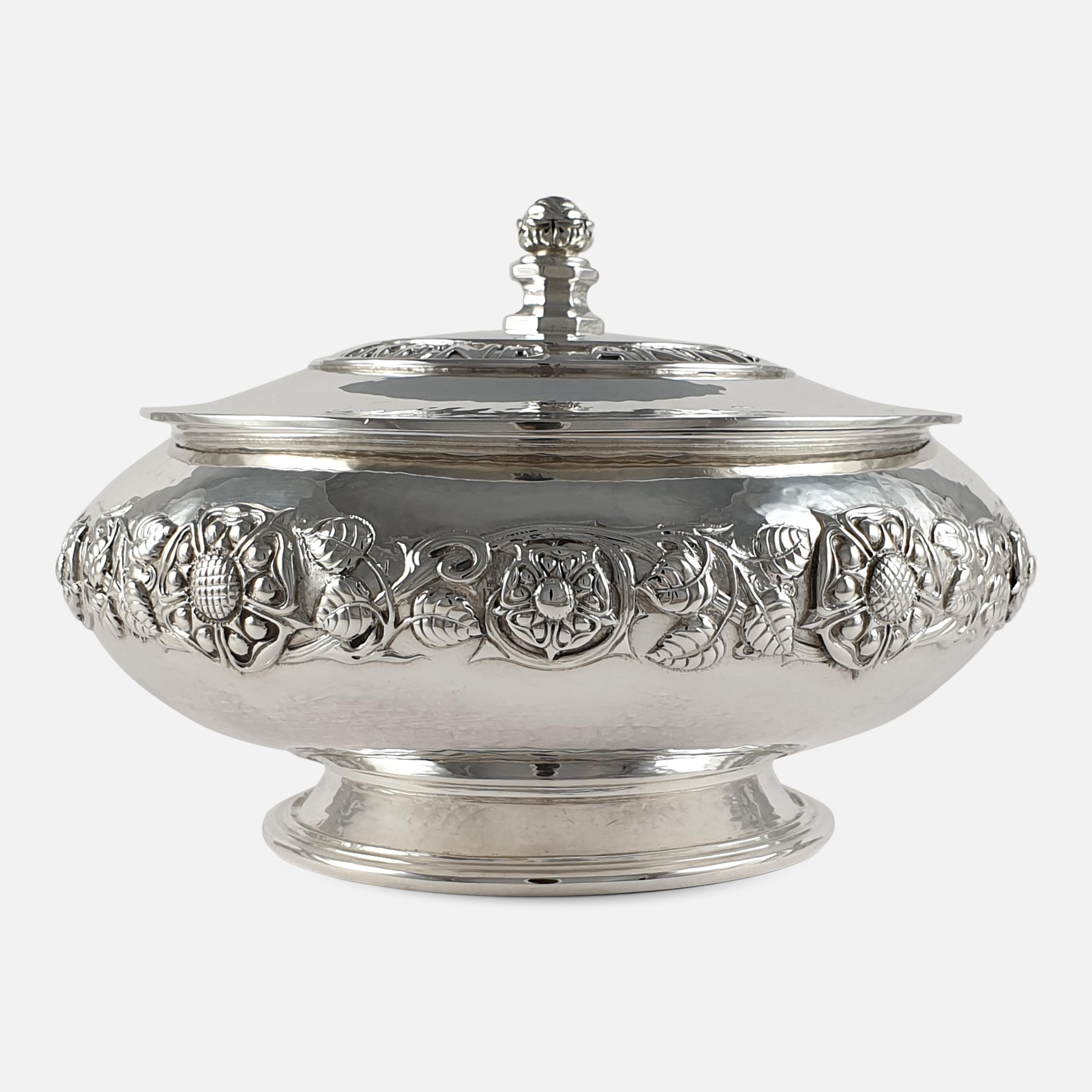 Arts & Crafts Sterling Silver Bowl and Cover, Omar Ramsden, London, 1934 In Good Condition In Glasgow, GB