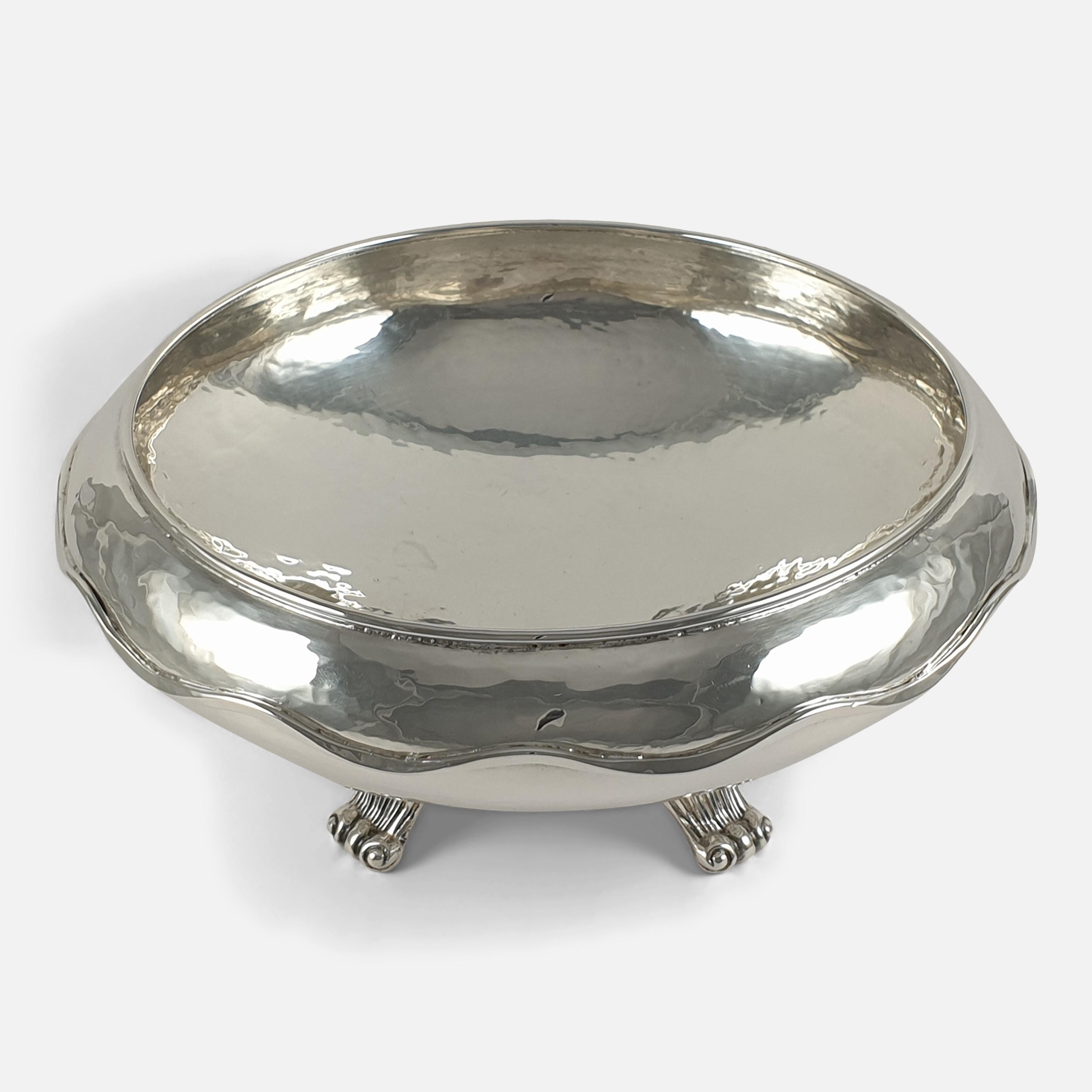 British Arts & Crafts Sterling Silver Bowl, Omar Ramsden, London, 1928 For Sale