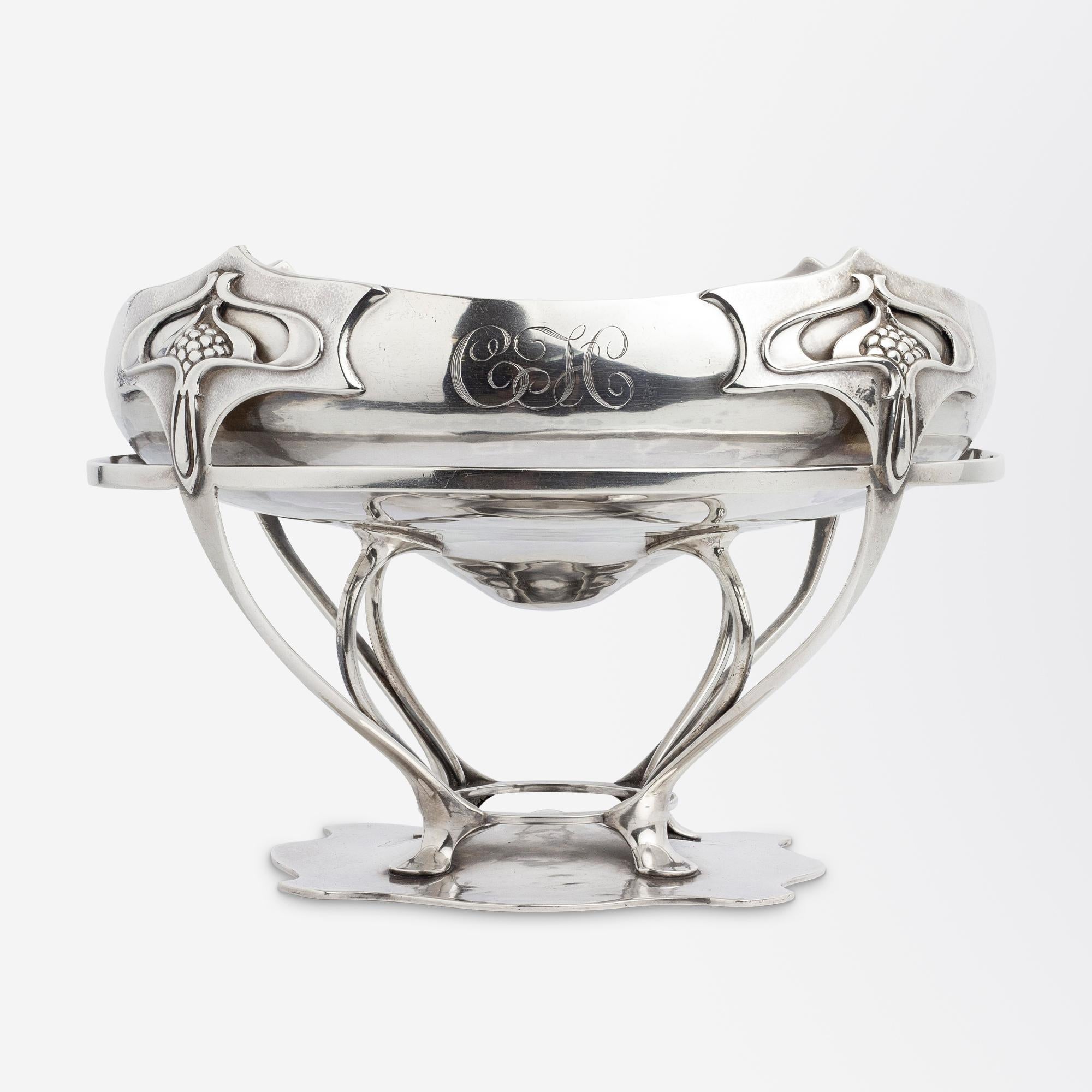Arts & Crafts Sterling Silver Centrepiece by William Comyns & Sons In Good Condition For Sale In Brisbane City, QLD